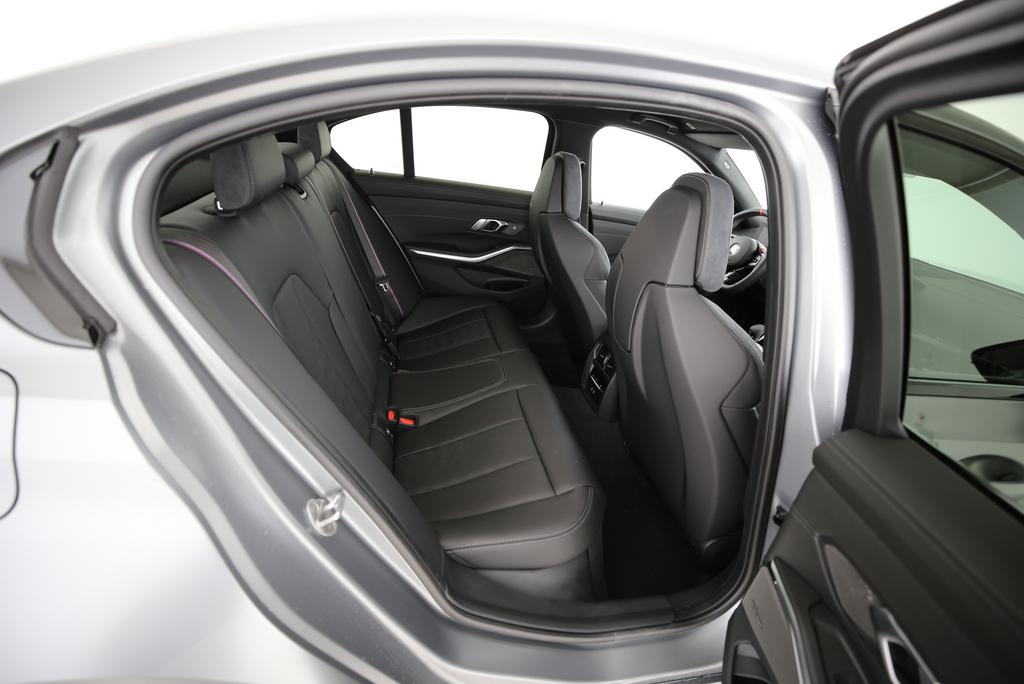 BMW M3 Competition xDrive-image-6