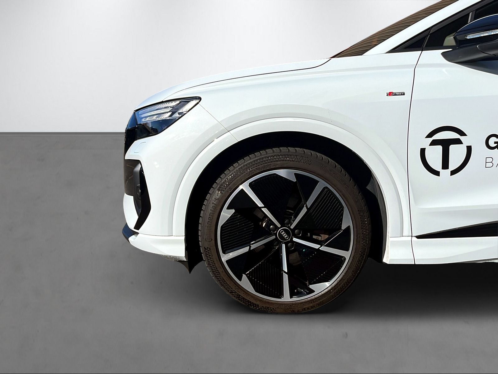 AUDI Q4 e-tron 50 quattro-image-4