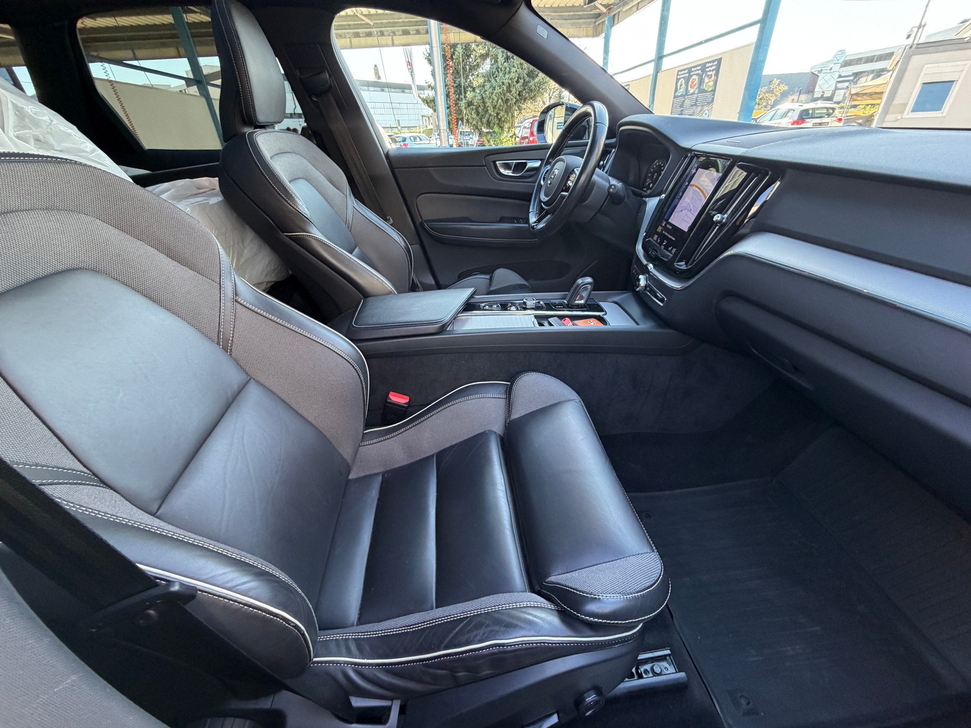 VOLVO XC60 T8 eAWD R-Design Geartronic-showroom-element-3