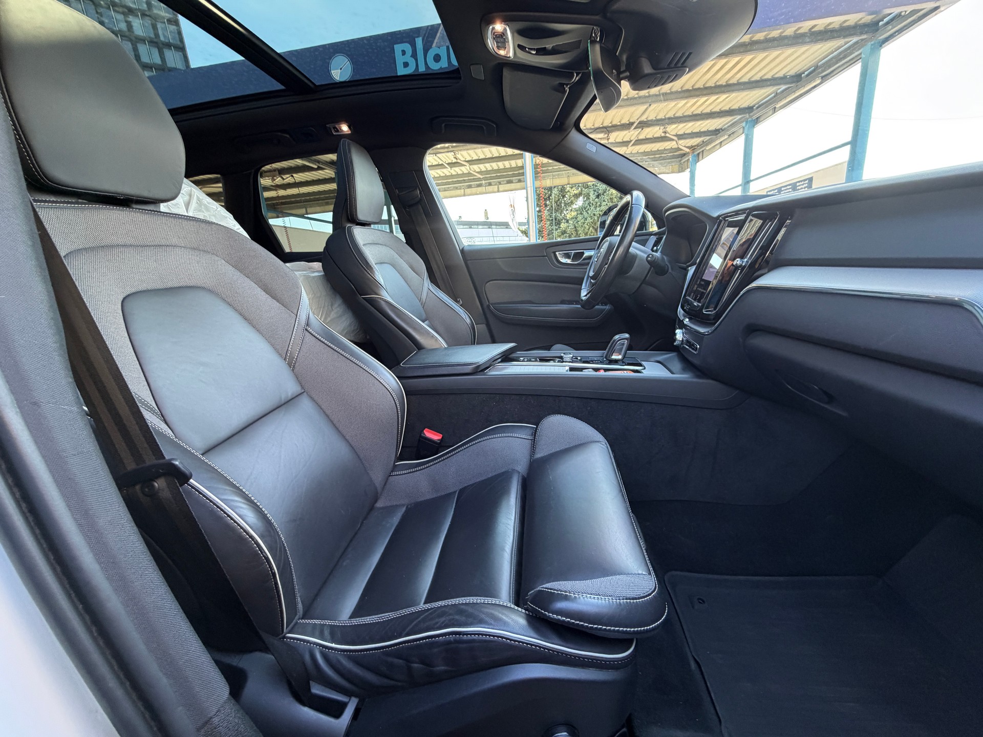 VOLVO XC60 T8 eAWD R-Design Geartronic-image-15