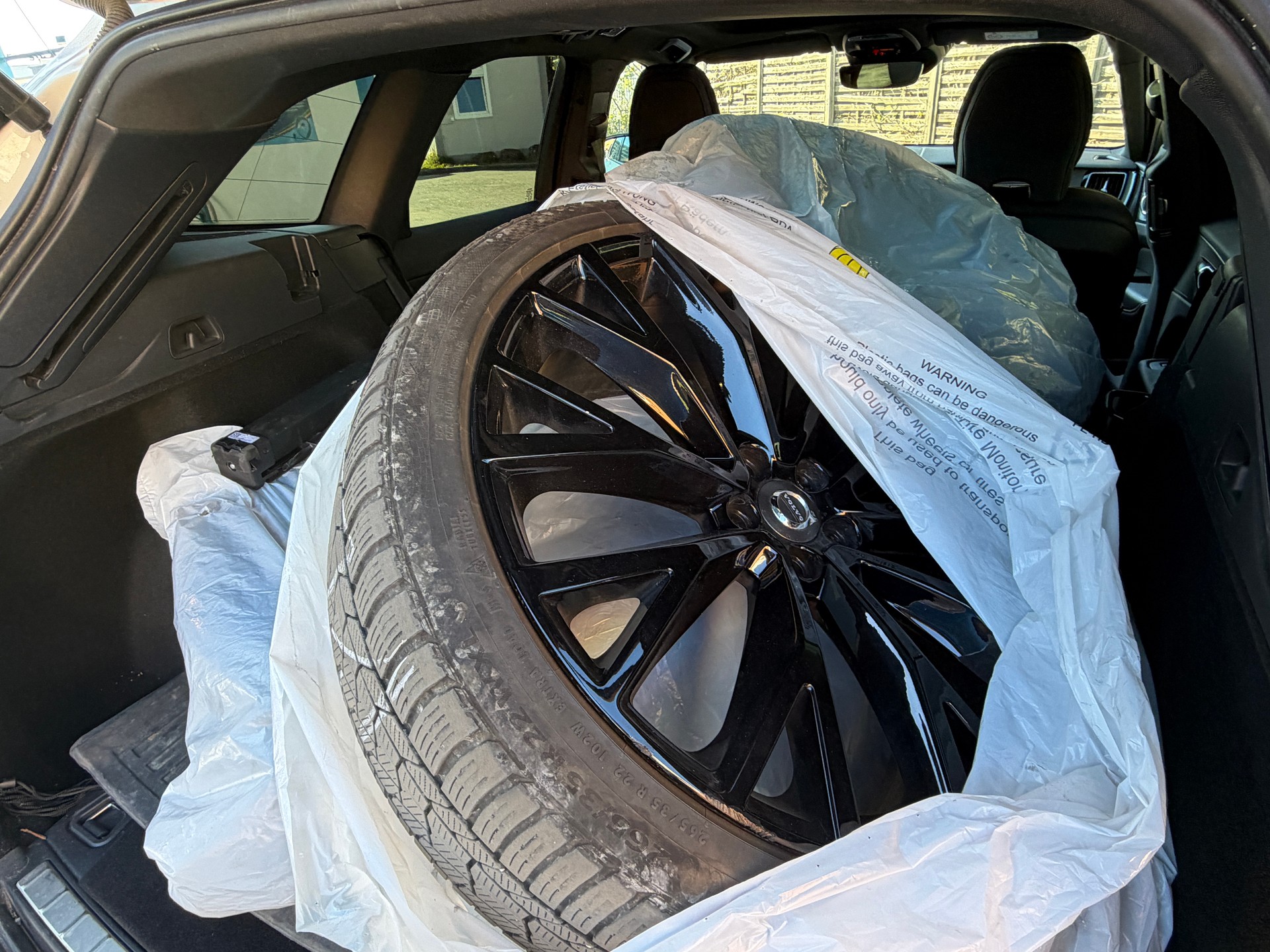 VOLVO XC60 T8 eAWD R-Design Geartronic-image-13