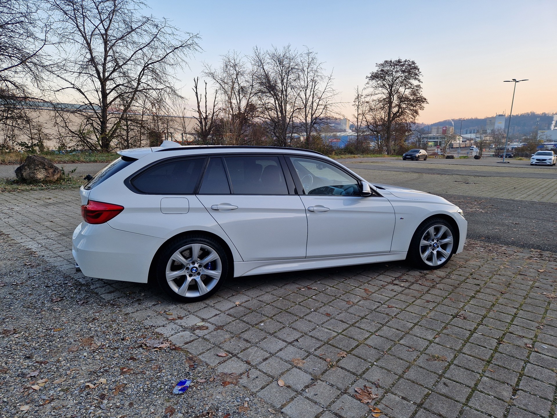 BMW 340i xDrive Touring M Sport Steptronic-image-2