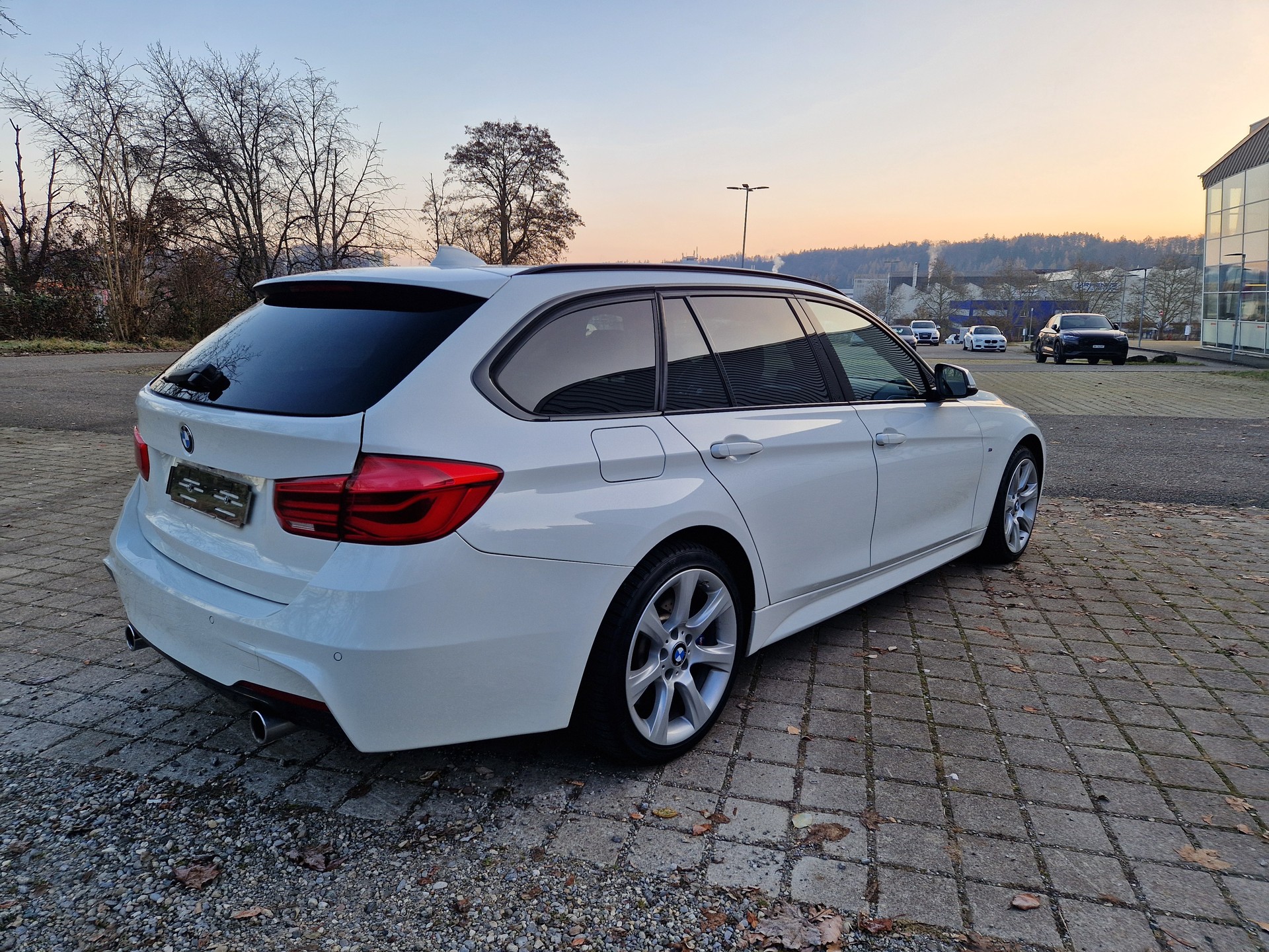 BMW 340i xDrive Touring M Sport Steptronic-image-3