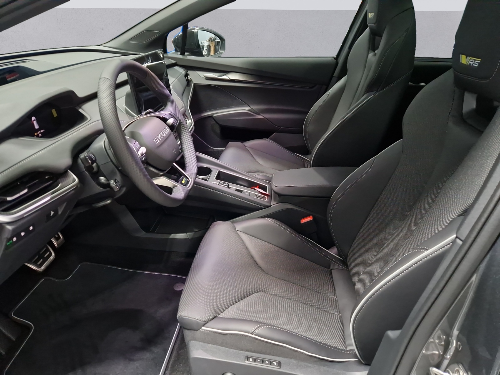 SKODA Enyaq 4x4 RS-image-12