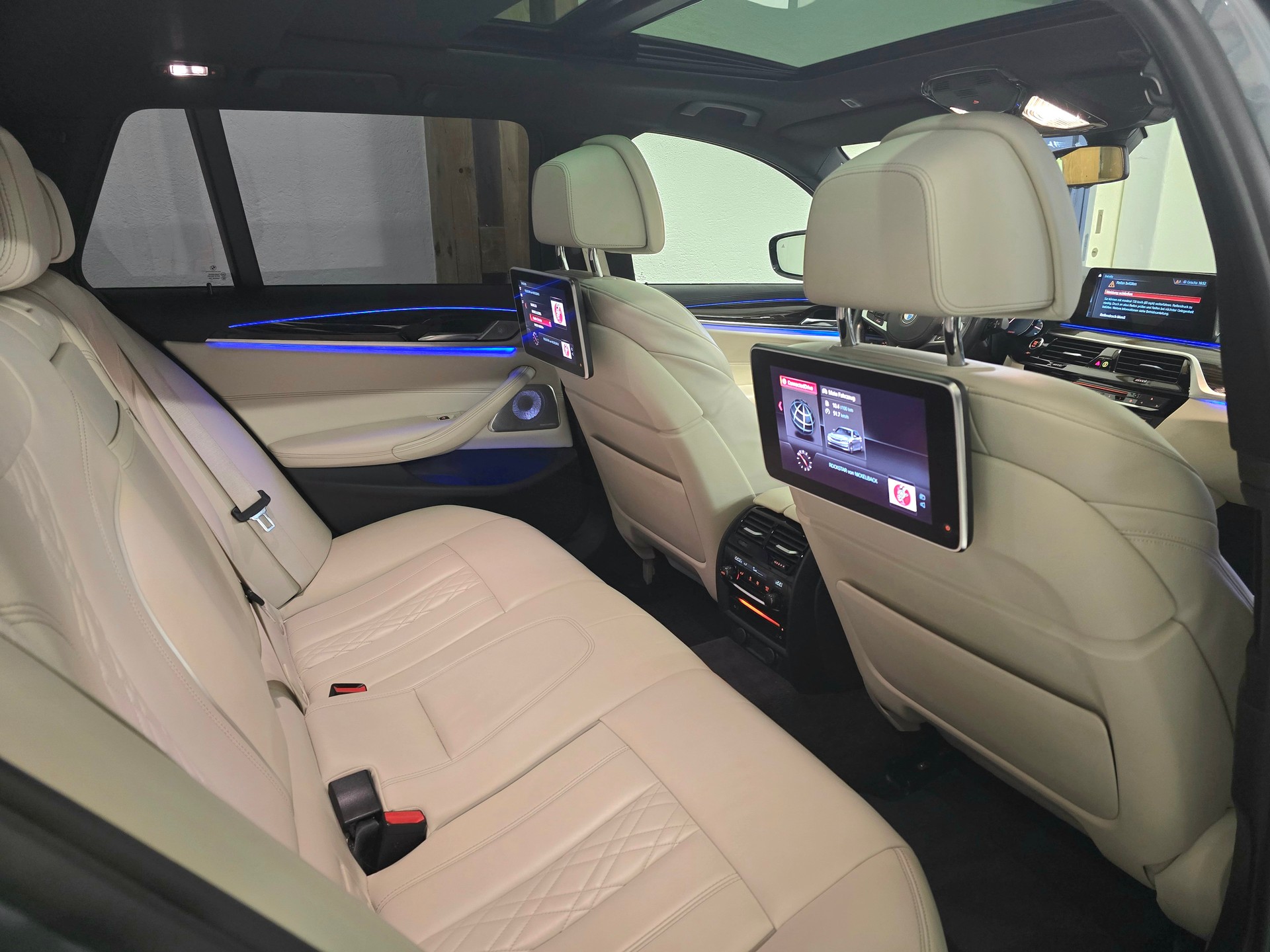 BMW 540i xDrive Touring M-Sport Steptronic-image-11
