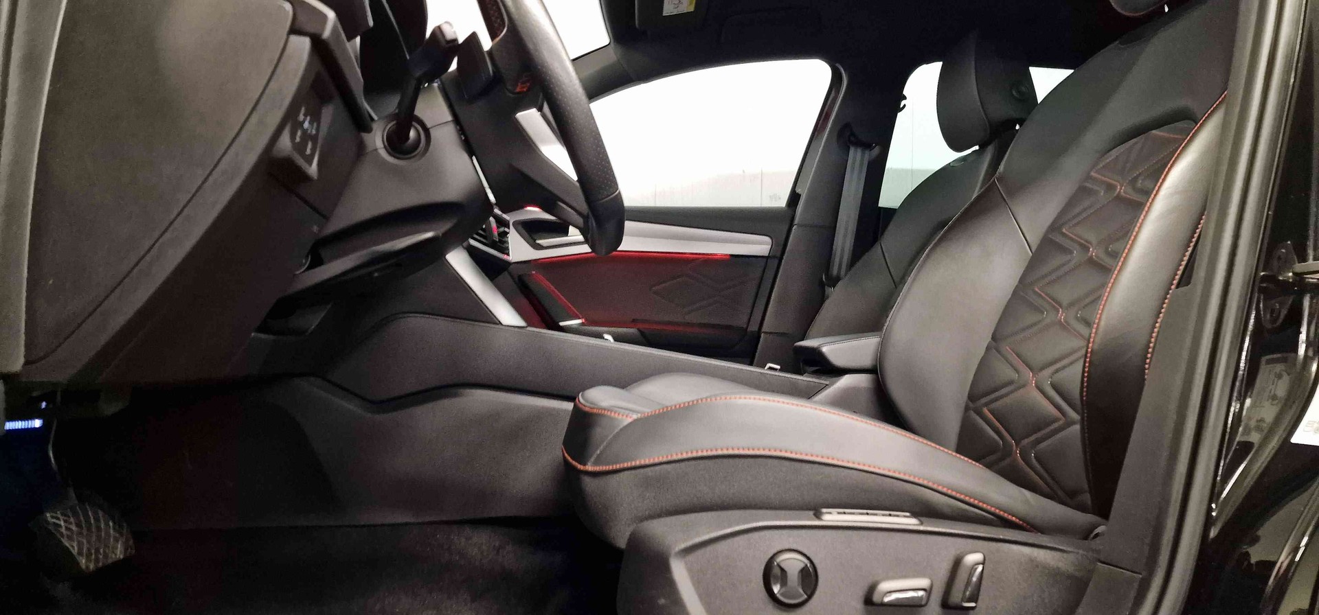 SEAT Leon ST 1.4 eHybrid pHEV DSG Hola FR-image-3