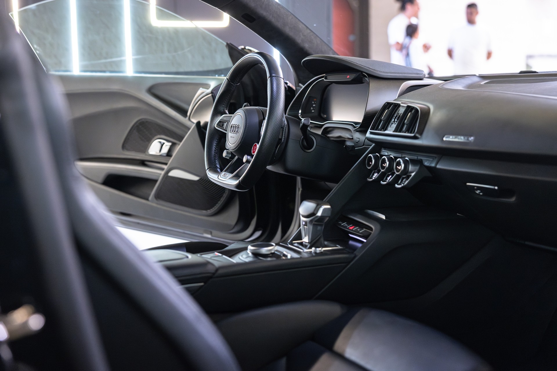 AUDI 5.2 FSI V10 plus quattro S-Tronic-image-6
