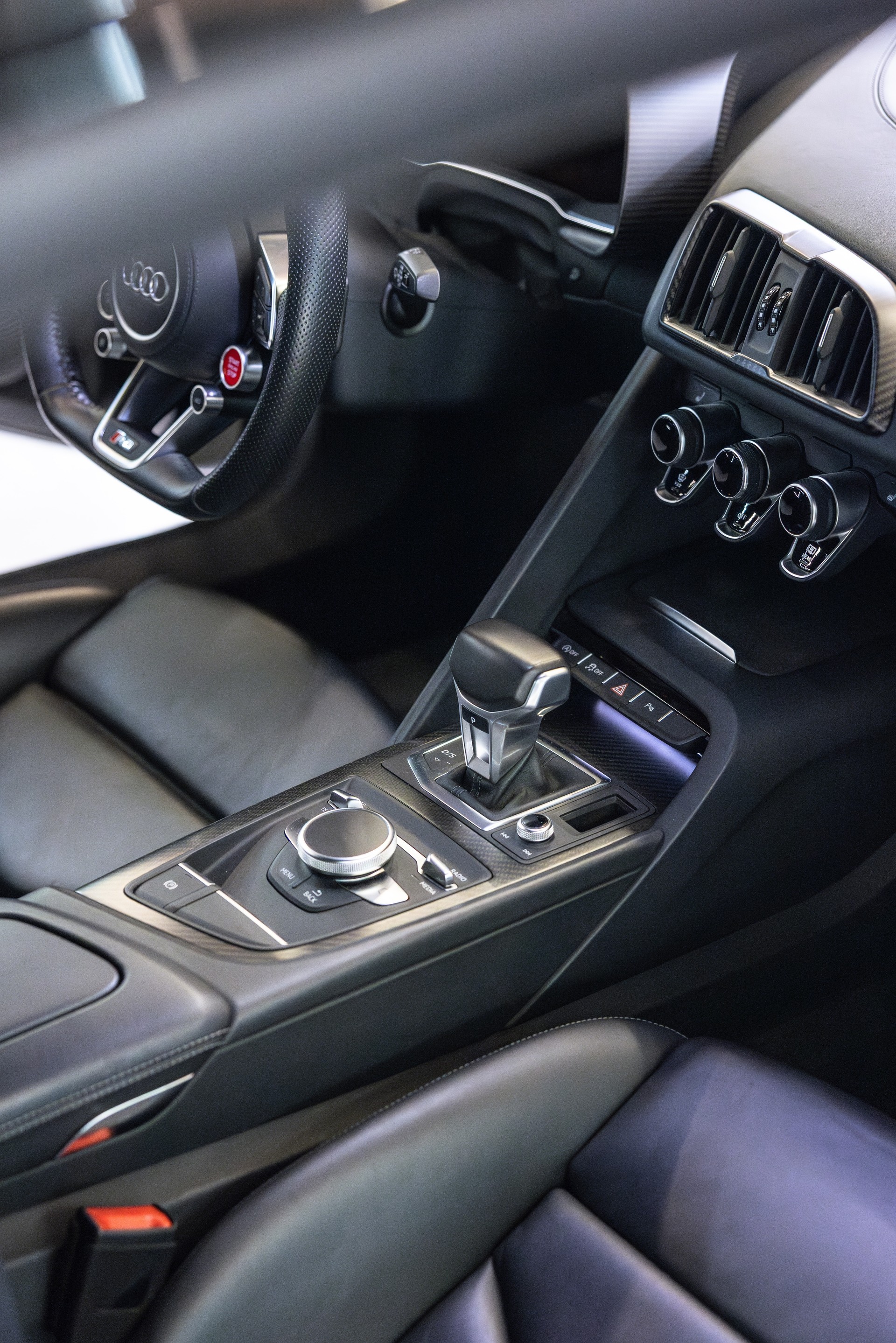 AUDI 5.2 FSI V10 plus quattro S-Tronic-image-9