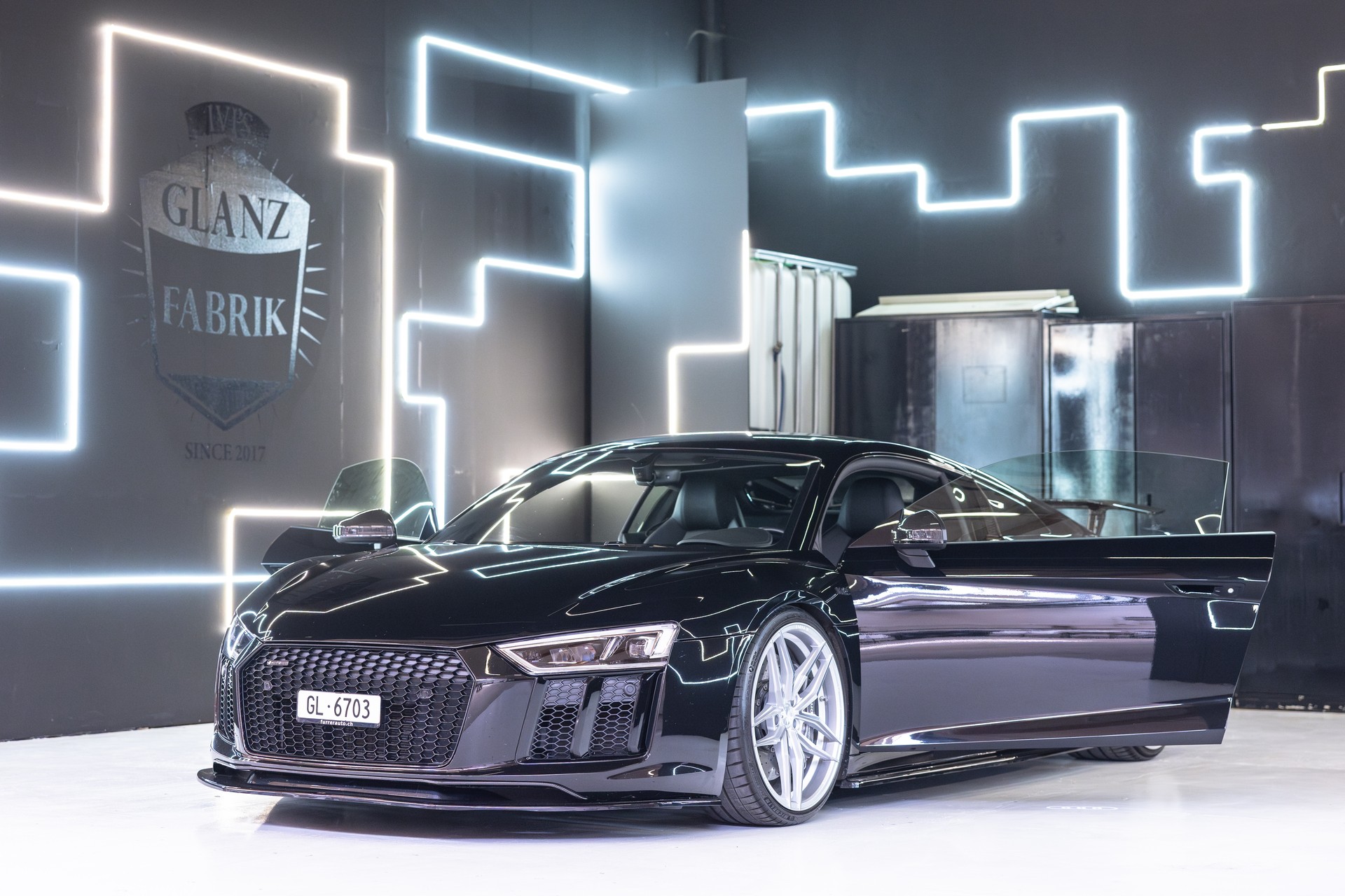 AUDI 5.2 FSI V10 plus quattro S-Tronic-image-2