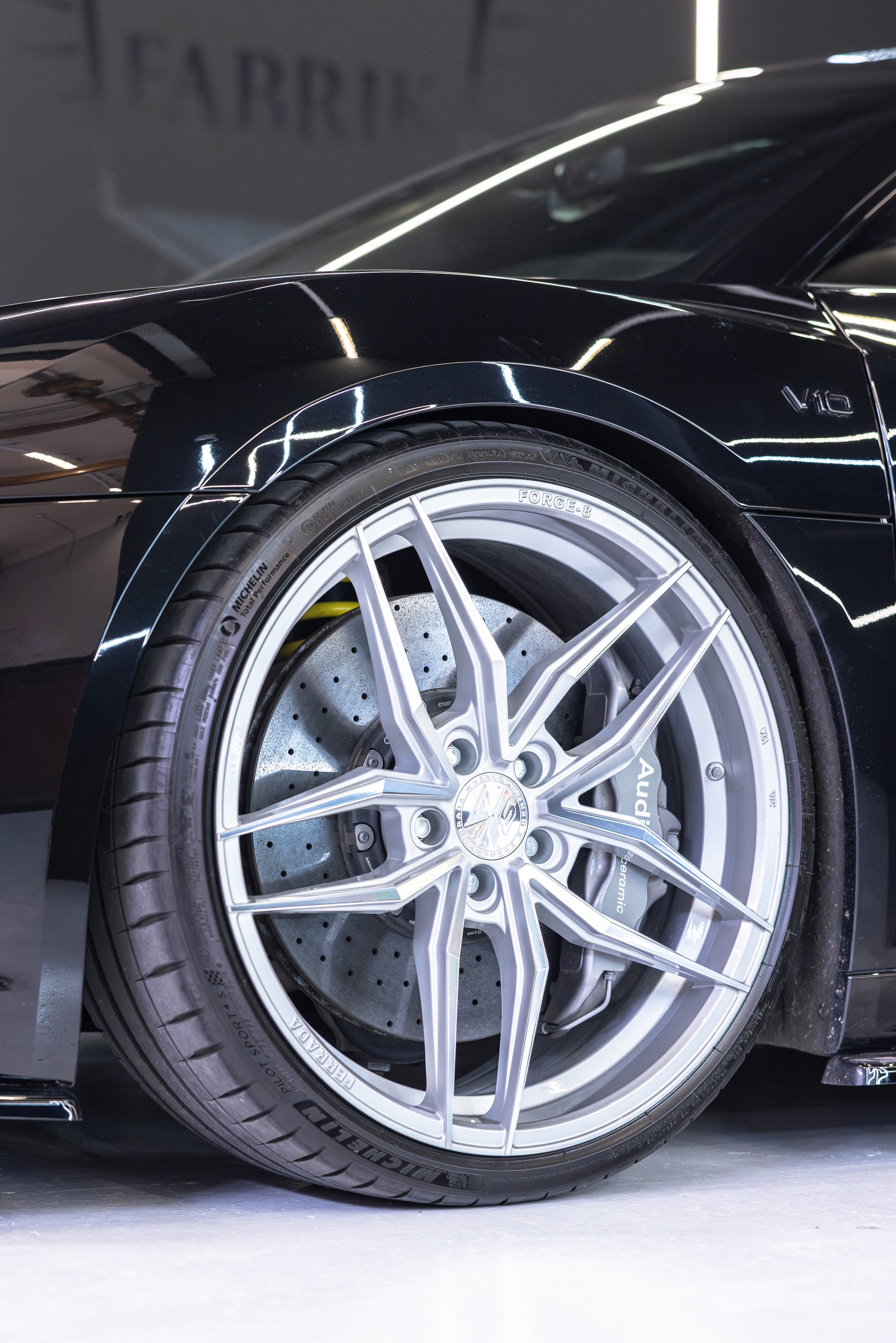 AUDI 5.2 FSI V10 plus quattro S-Tronic-image-4