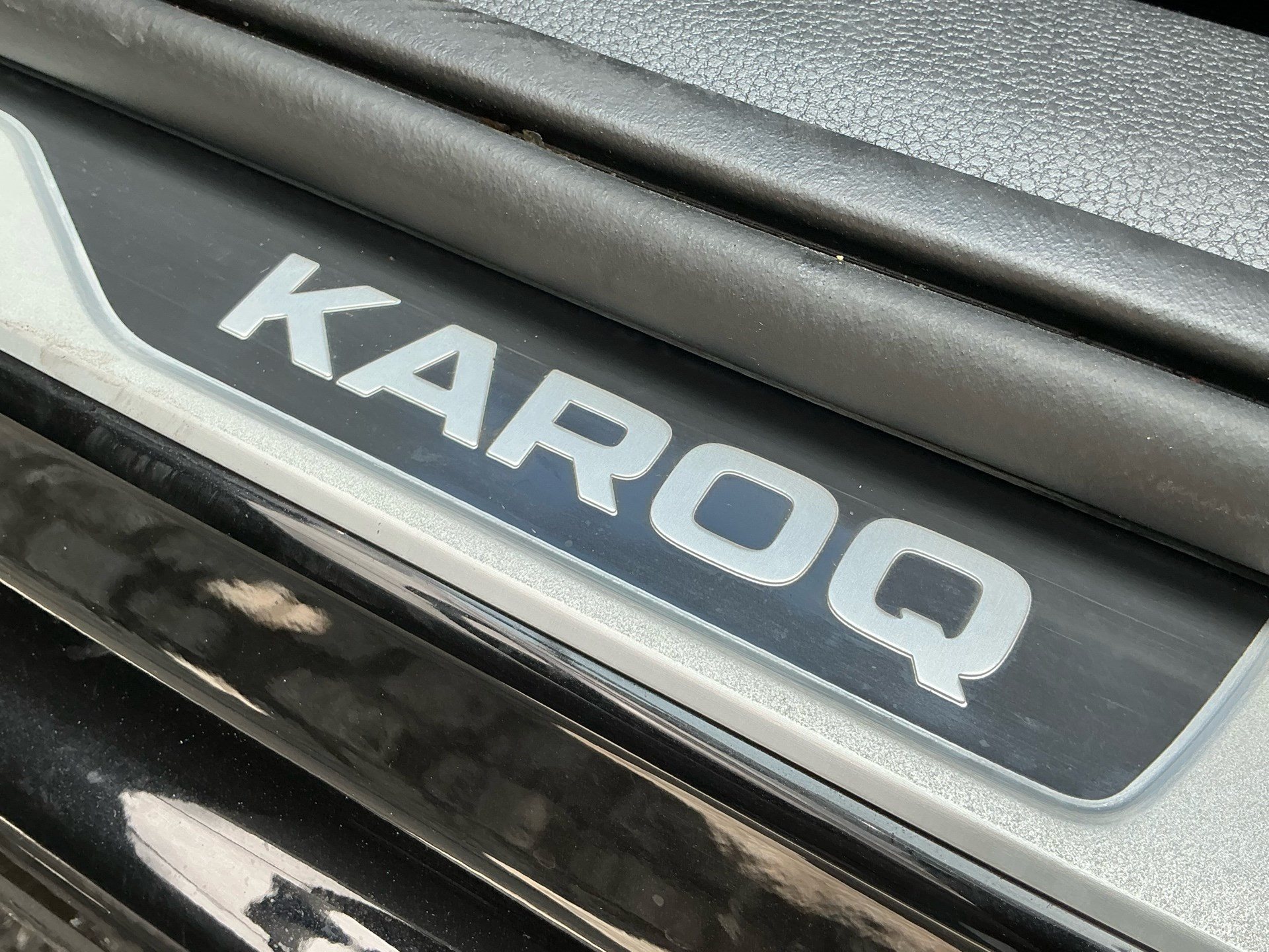 SKODA Karoq Sportline 4x4 *** PANORAMADACH & VIELES MEHR !!! ***-image-25