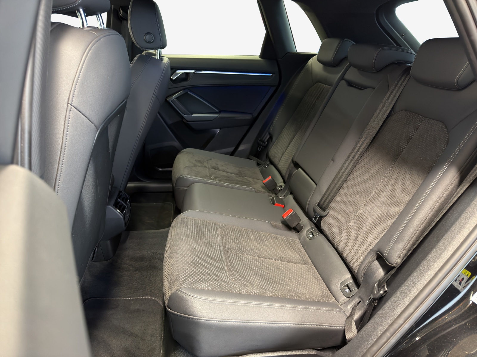 AUDI Q3 45 TFSI S line quattro S-tronic-image-11