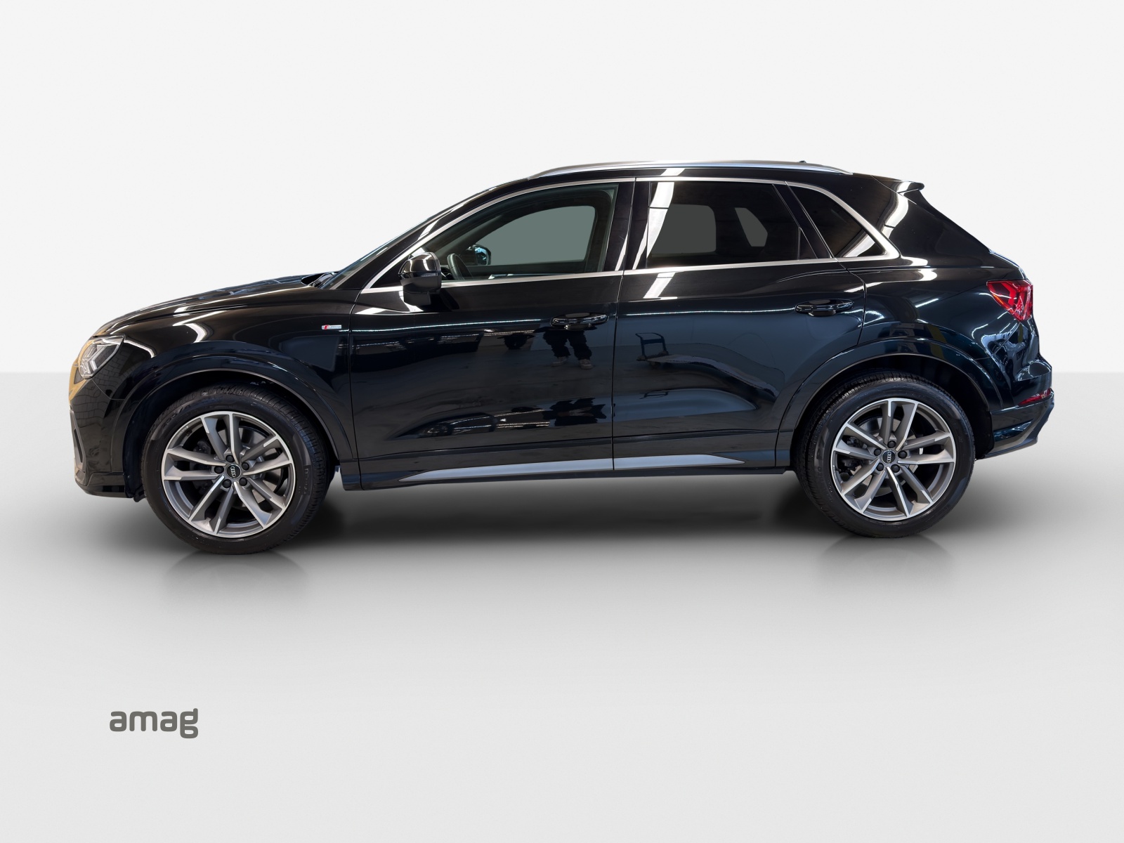 AUDI Q3 45 TFSI S line quattro S-tronic-image-1