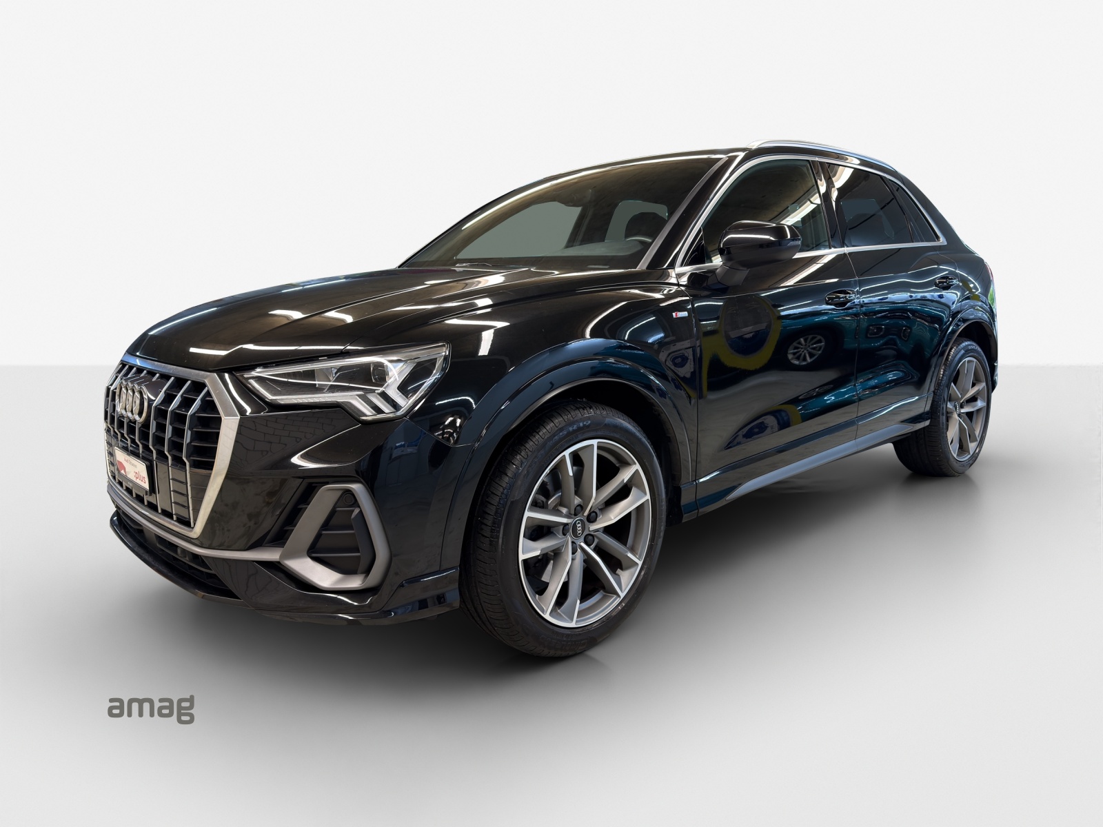 AUDI Q3 45 TFSI S line quattro S-tronic-image-0