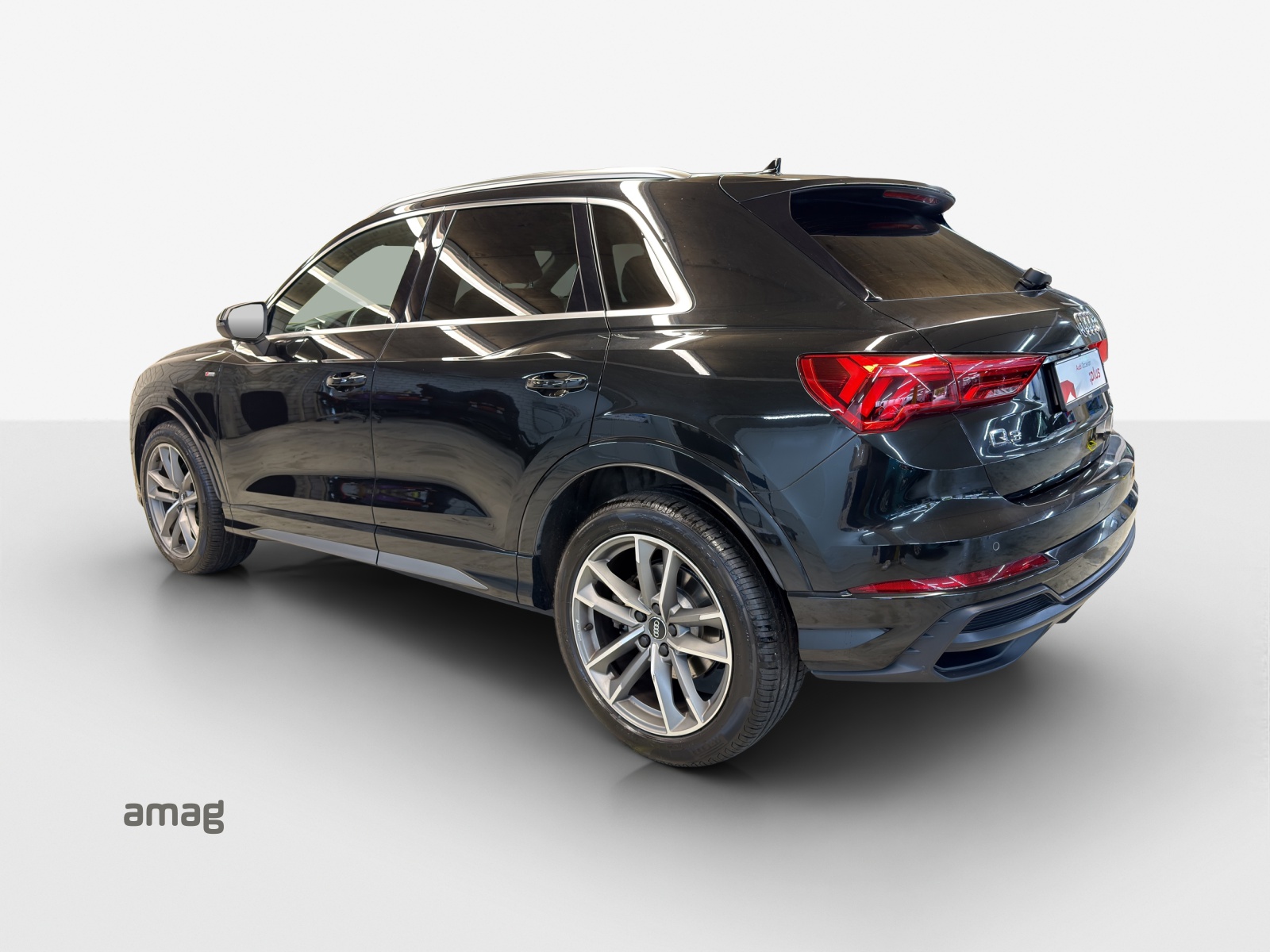 AUDI Q3 45 TFSI S line quattro S-tronic-image-2