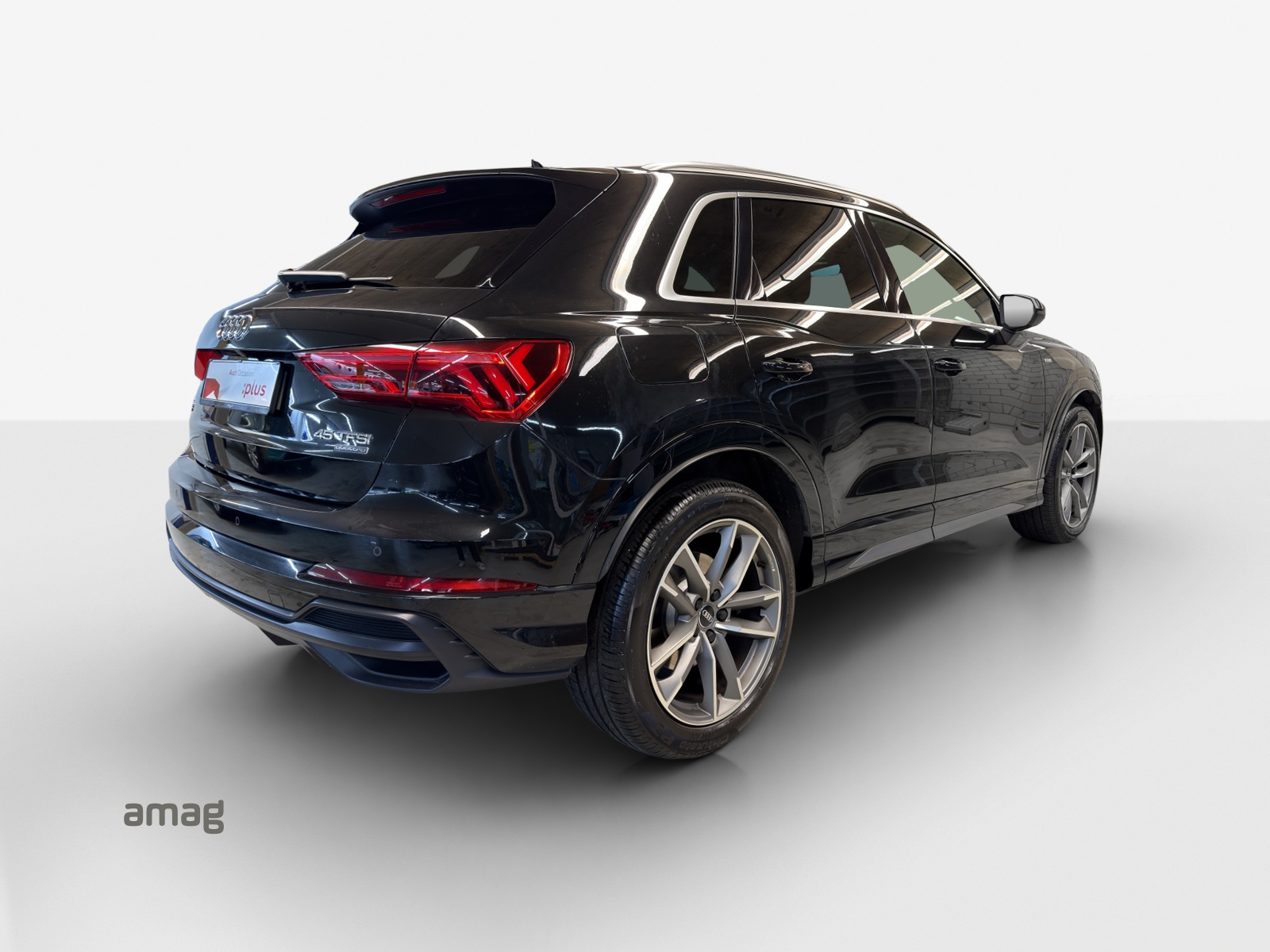 AUDI Q3 45 TFSI S line quattro S-tronic-image-4