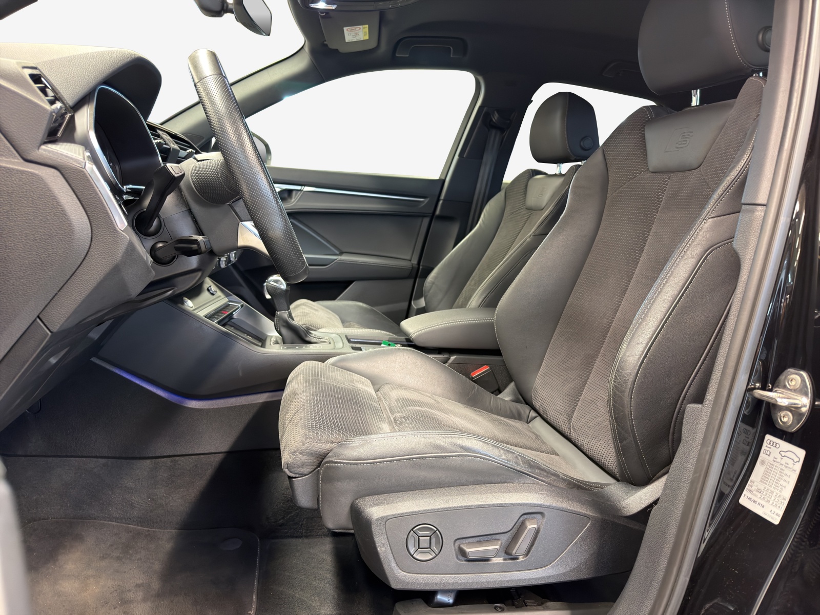 AUDI Q3 45 TFSI S line quattro S-tronic-image-7