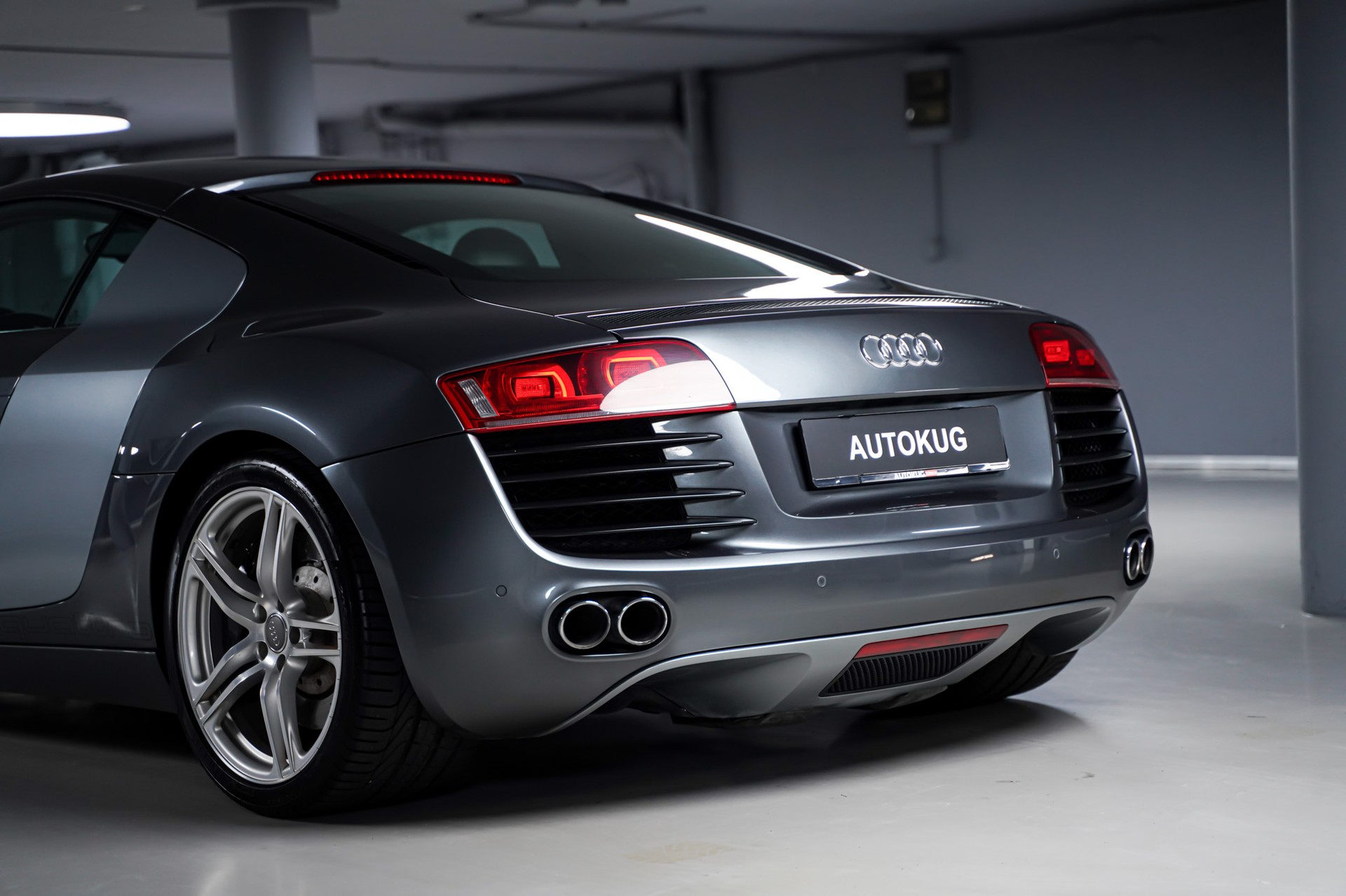 AUDI R8 Coupé 4.2-image-7