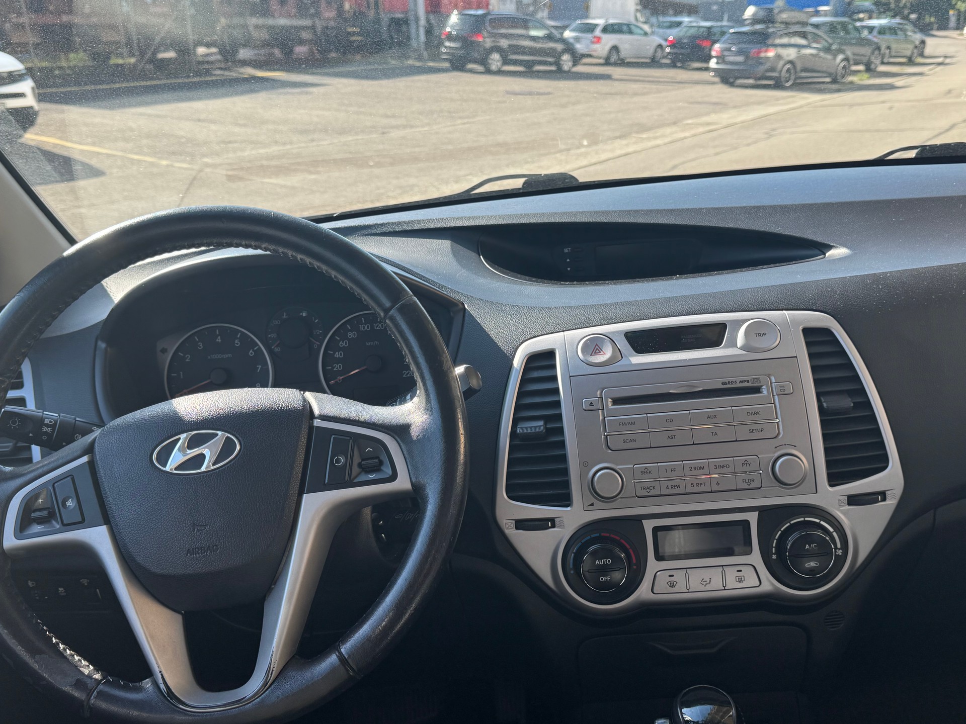 HYUNDAI i20 1.4 Style Automatic-image-6