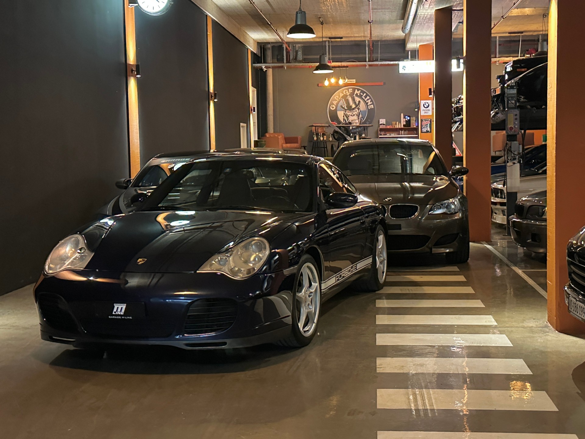 PORSCHE 911 Carrera 4-image-13