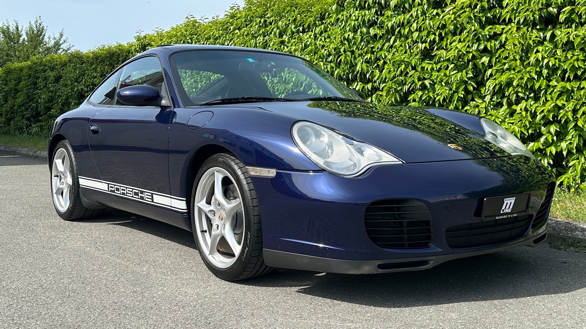 PORSCHE 911 Carrera 4-image-2