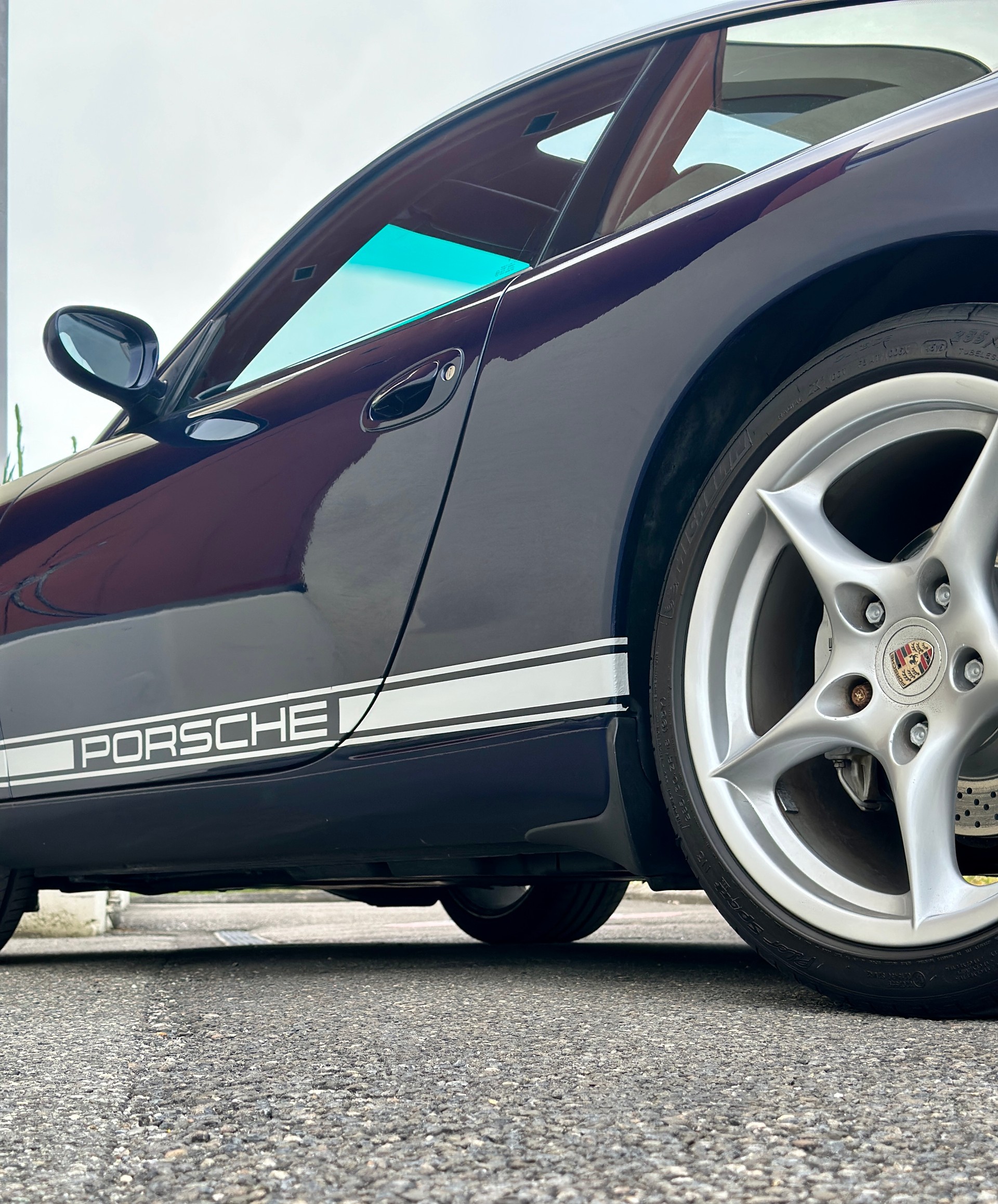 PORSCHE 911 Carrera 4-image-8