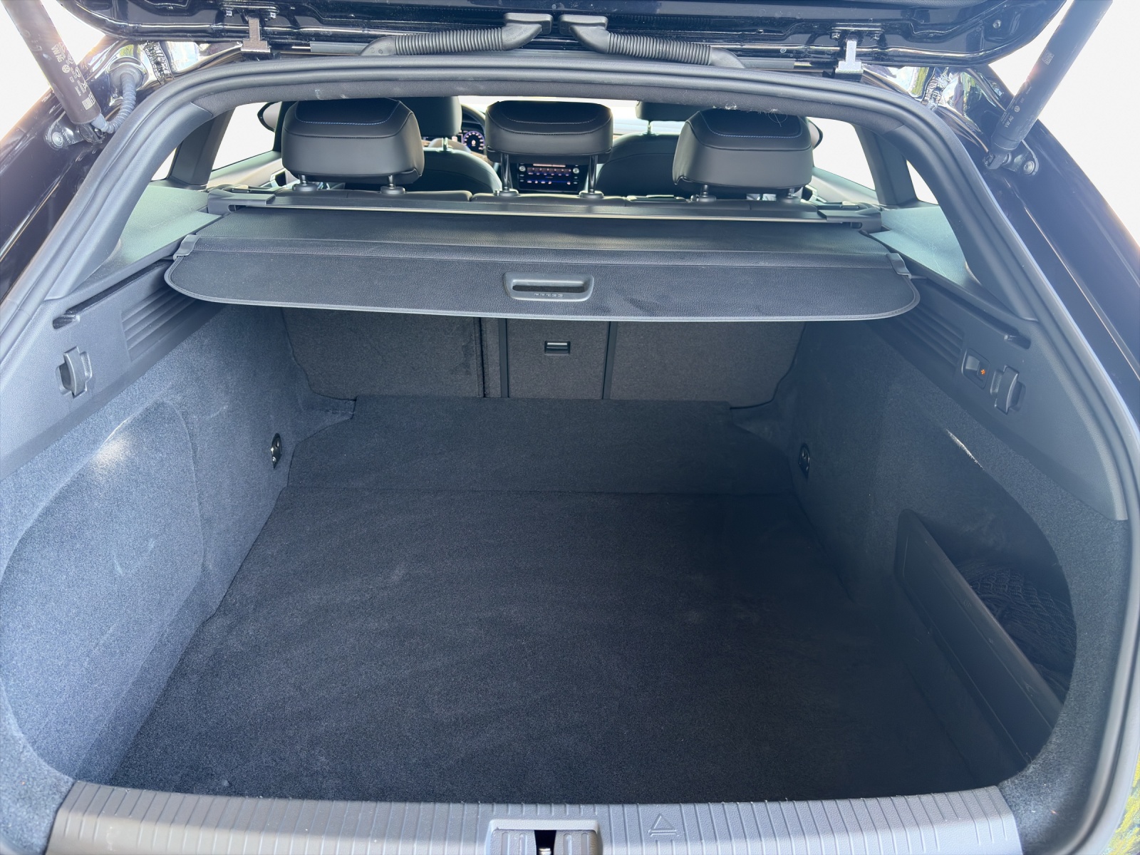 VW Arteon SB 2.0 TSI R 4Motion DSG-image-12