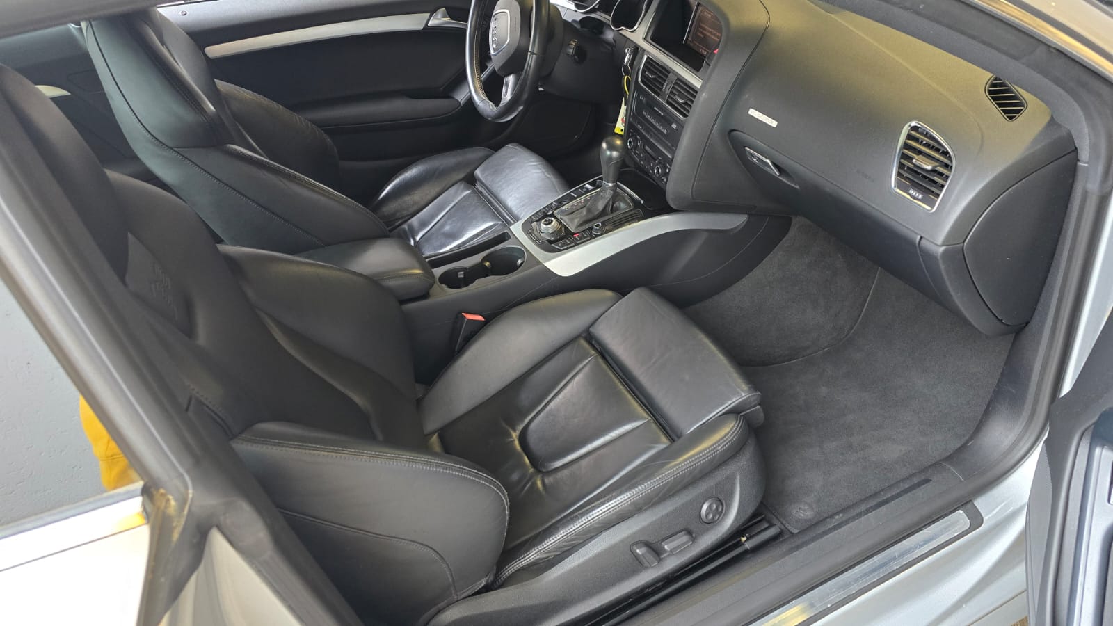 AUDI 4.2 V8 FSI quattro T-Tronic-image-4