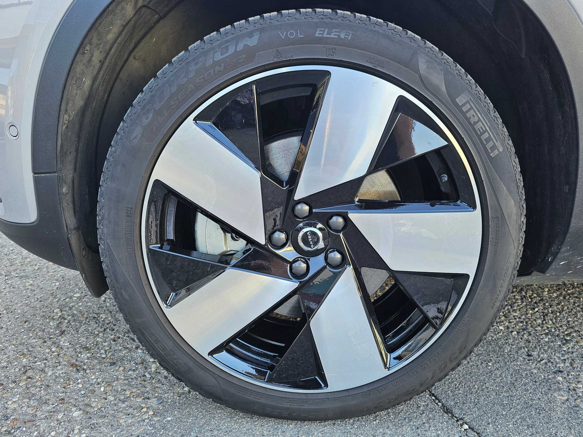 VOLVO C40 Recharge Twin-image-5