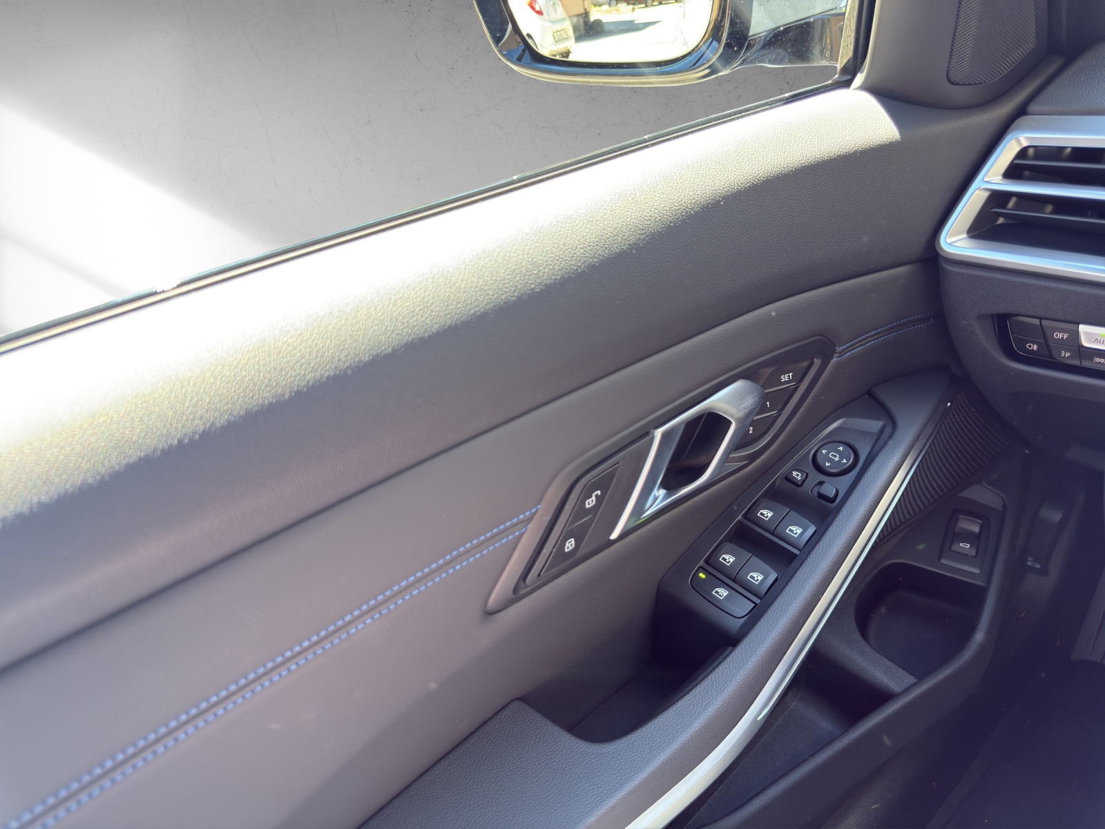 BMW 320d xDrive 48V Touring Steptronic M Sport-image-14