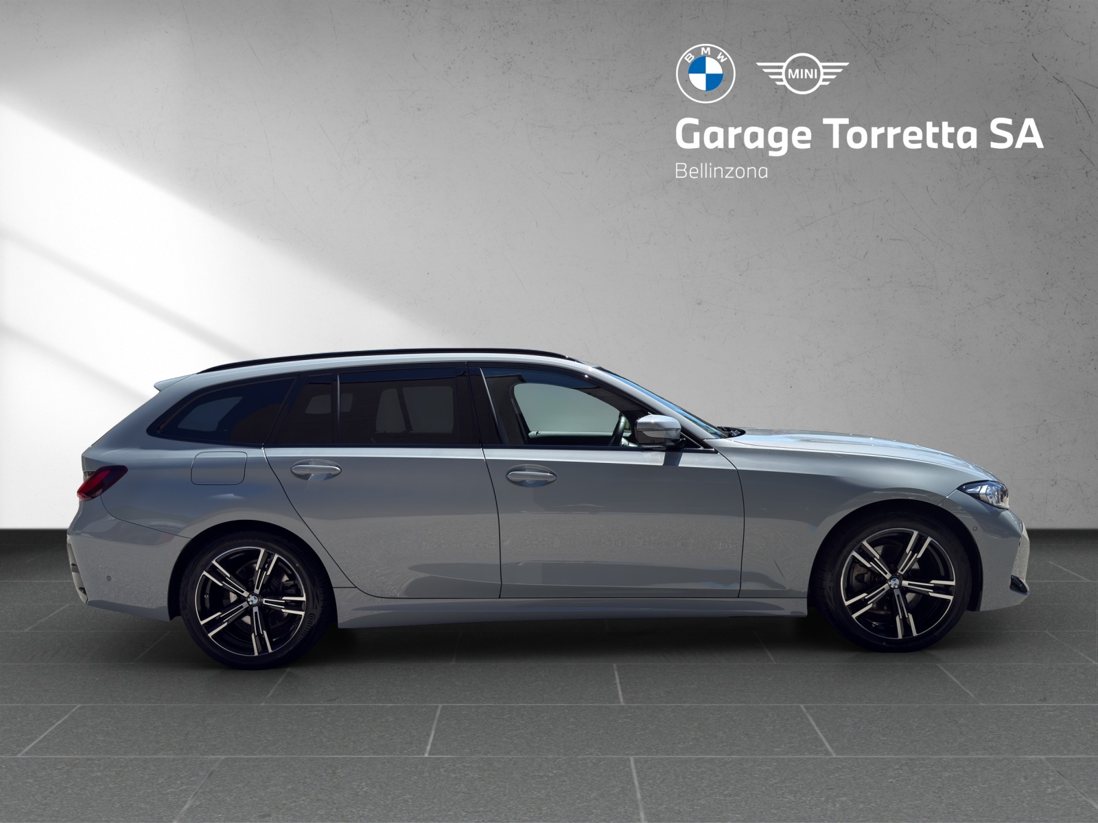 BMW 320d xDrive 48V Touring Steptronic M Sport-image-5