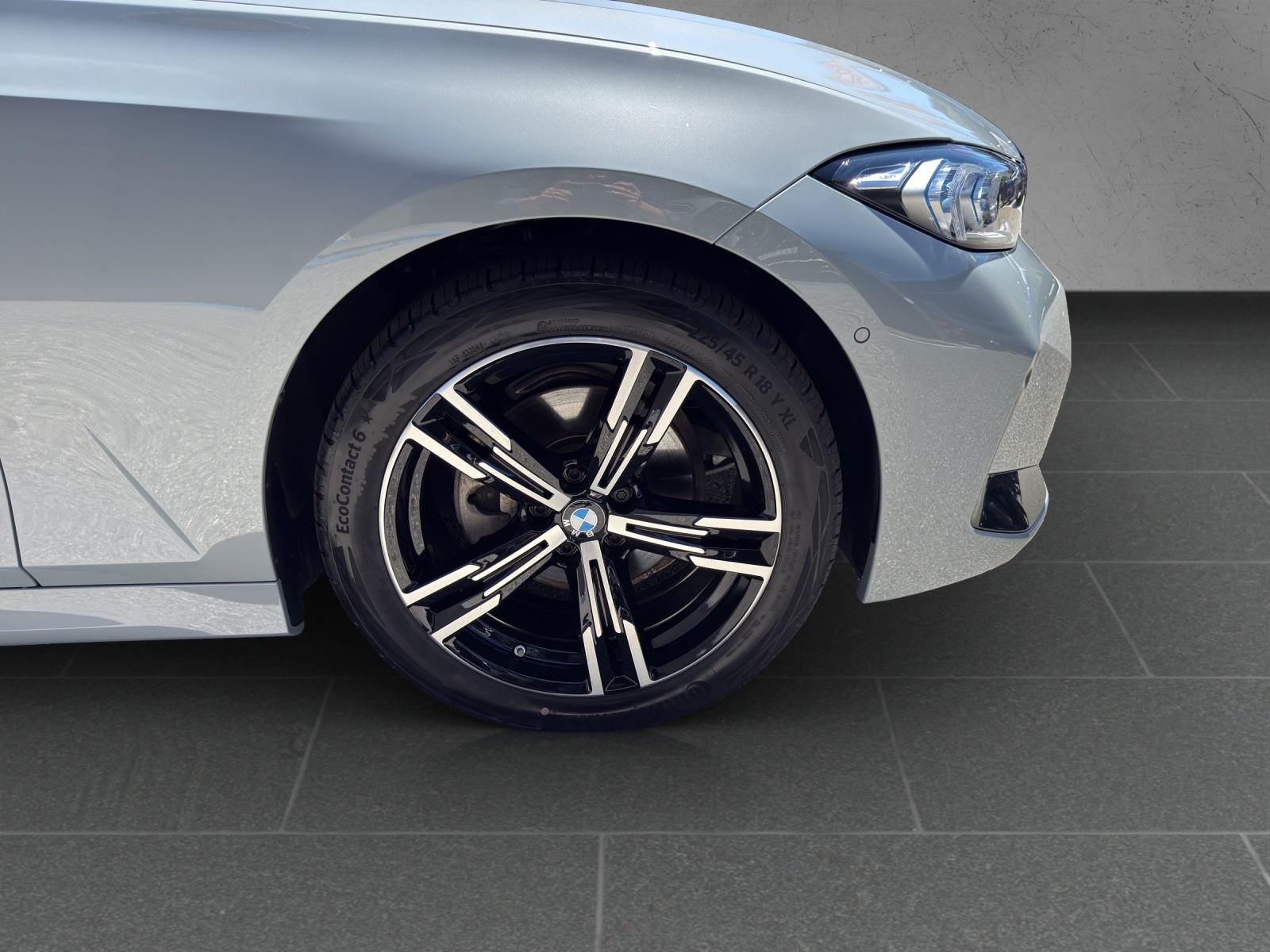 BMW 320d xDrive 48V Touring Steptronic M Sport-image-9