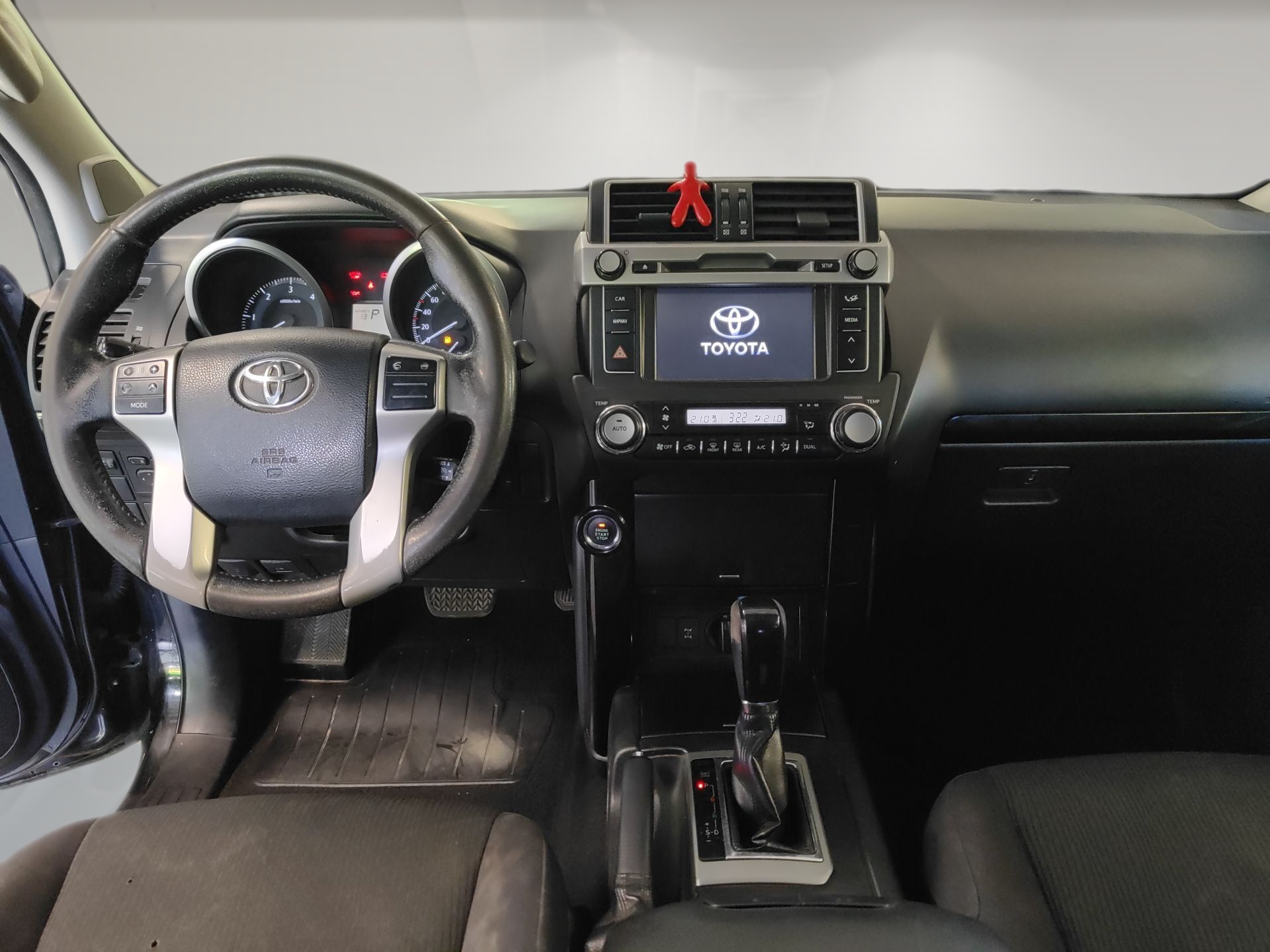 TOYOTA Land Cruiser 3.0 TD Terra Automatic-image-6