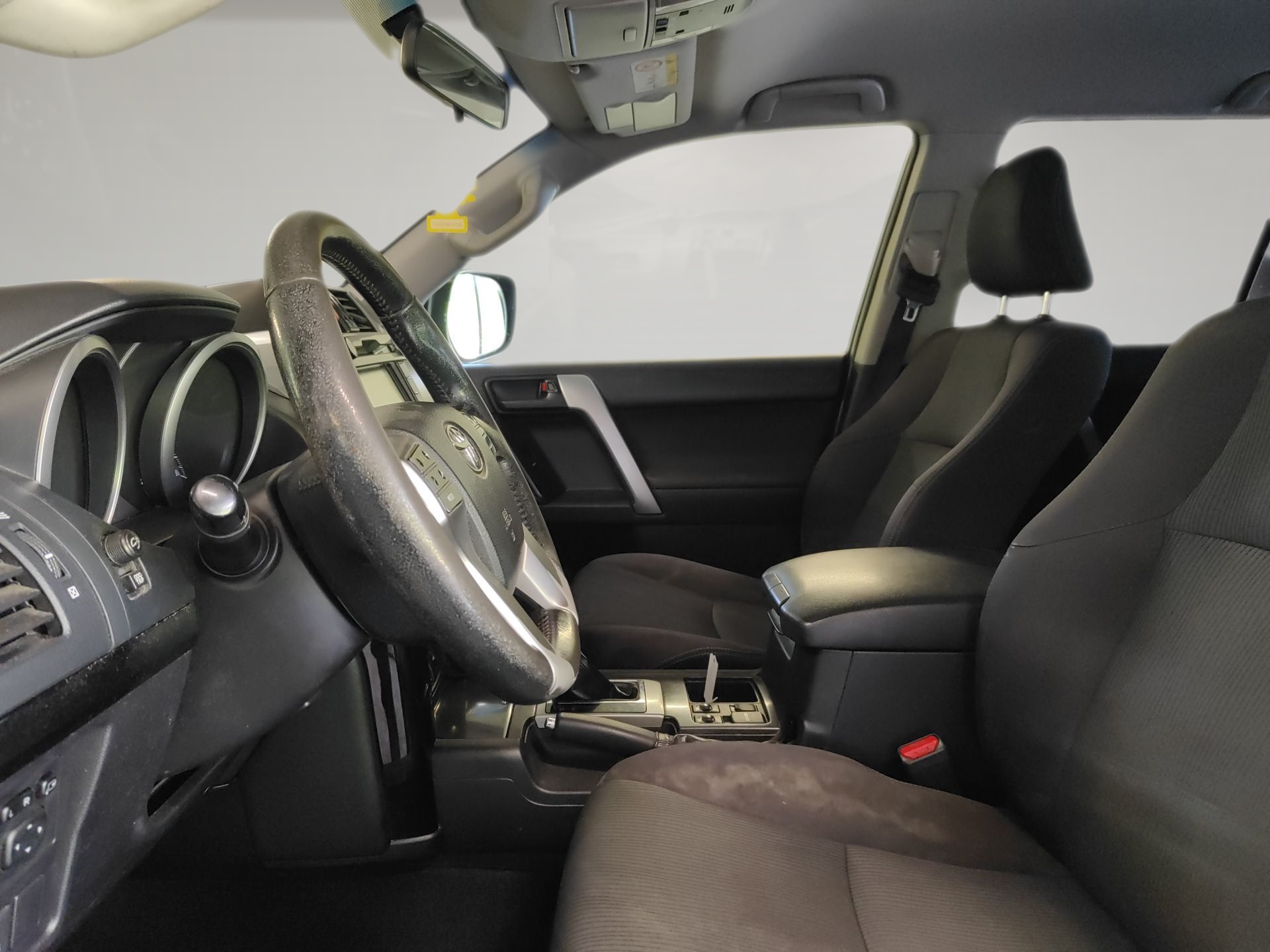 TOYOTA Land Cruiser 3.0 TD Terra Automatic-image-4
