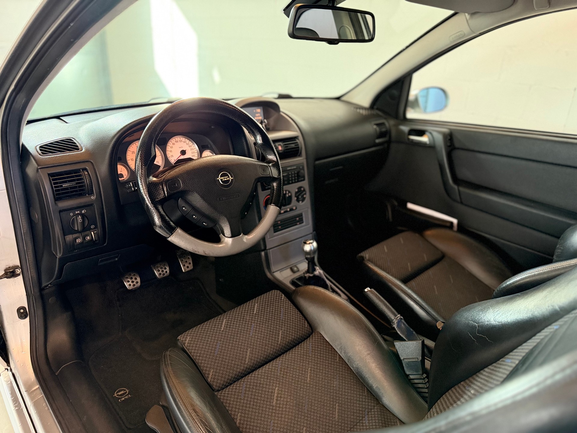 OPEL Astra 2.0i 16V Turbo OPC-image-11