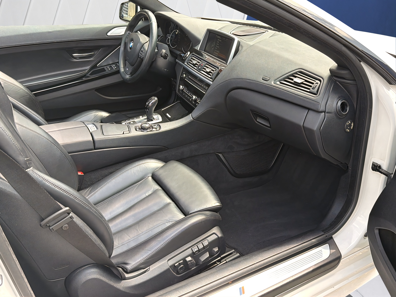 BMW 650i Cabrio xDrive-image-10