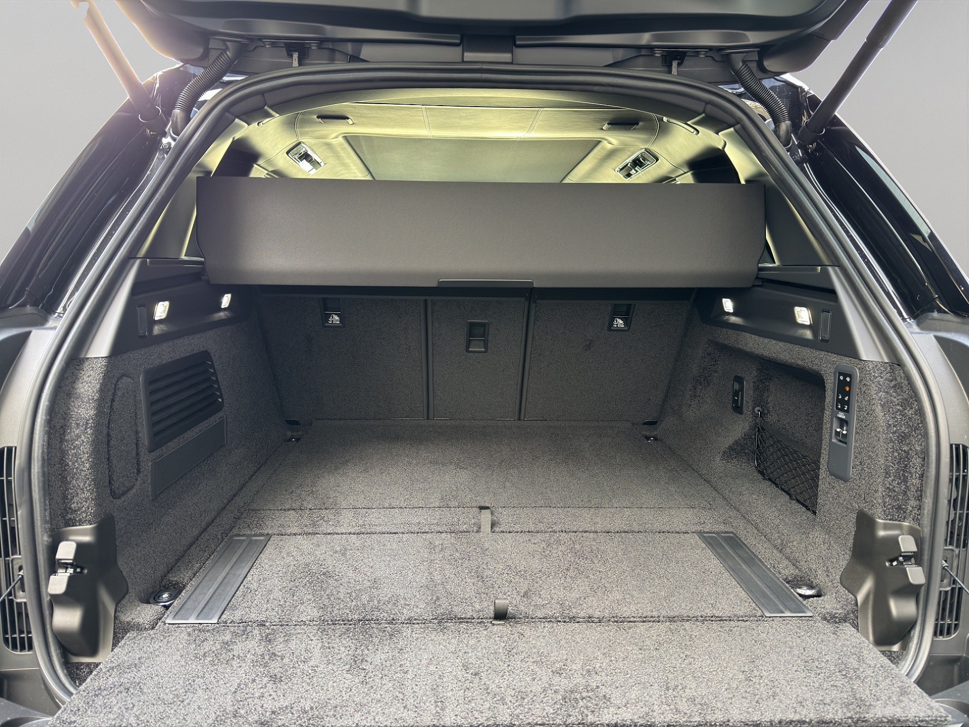 LAND ROVER Range Rover 3.0 D I6 350 HSE-image-8