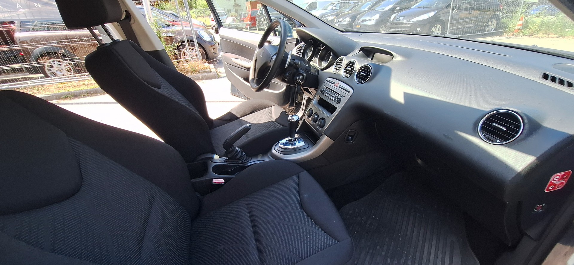 PEUGEOT 308 SW 1.6 HDI Active EGS6-image-12