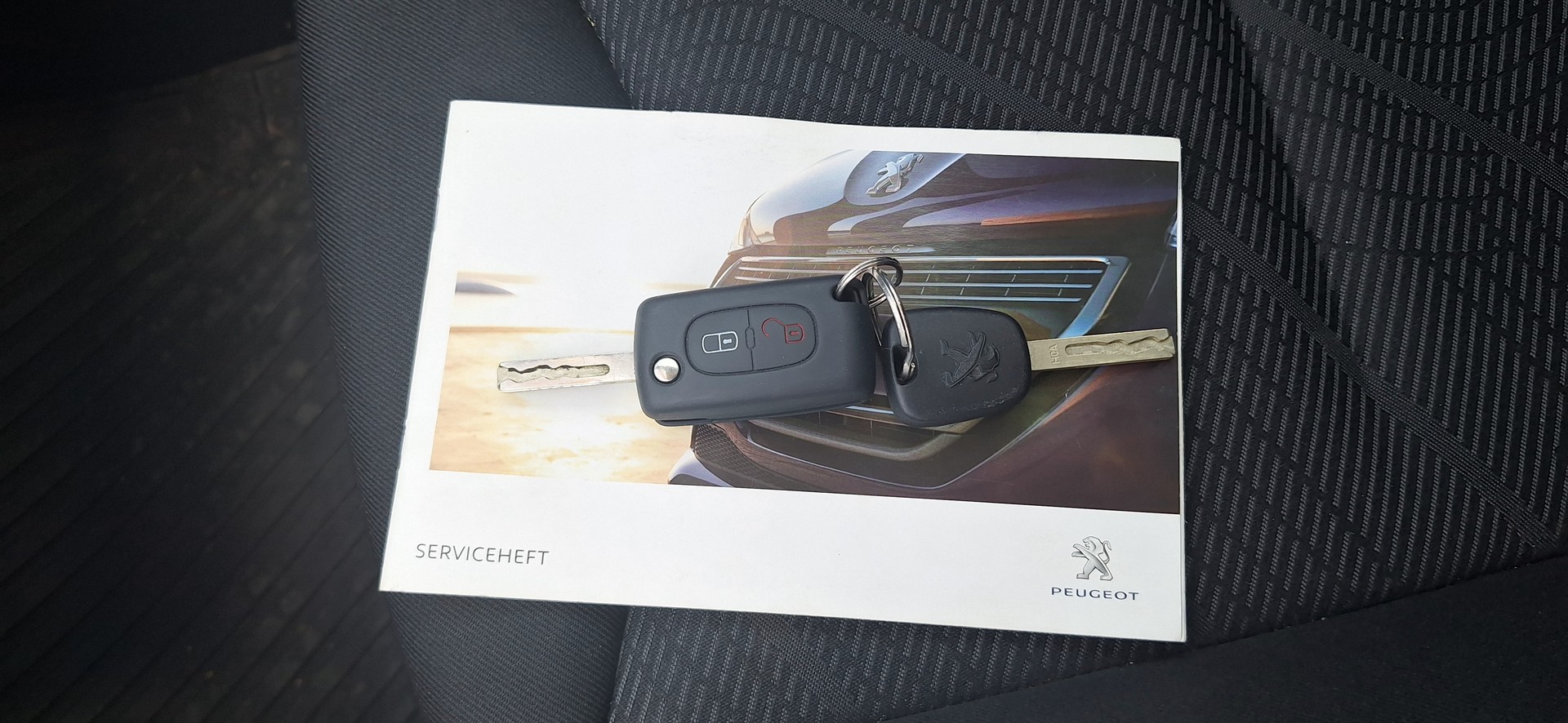 PEUGEOT 308 SW 1.6 HDI Active EGS6-image-28