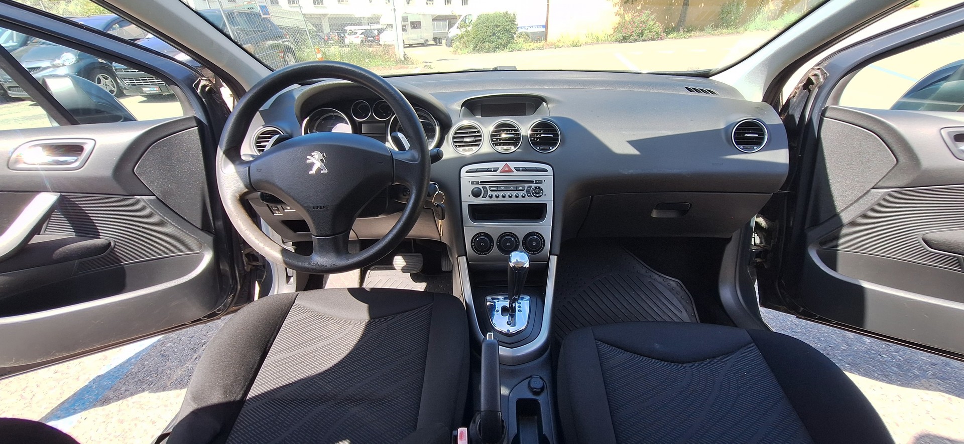 PEUGEOT 308 SW 1.6 HDI Active EGS6-image-22