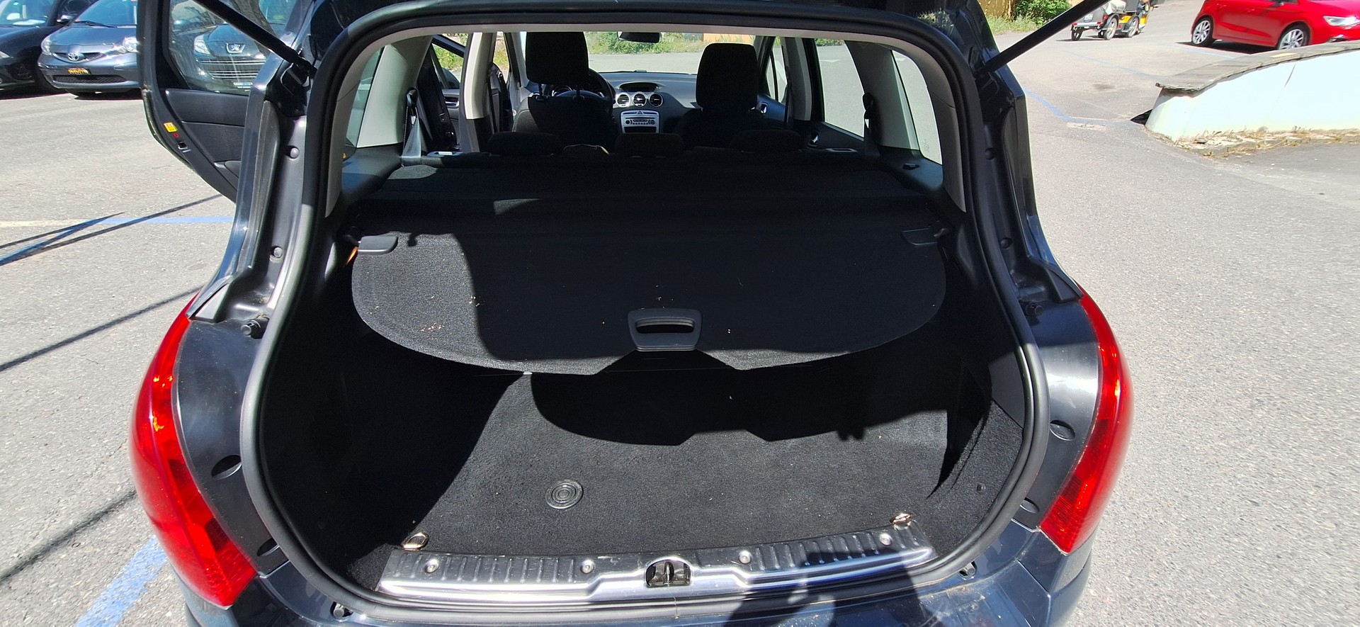 PEUGEOT 308 SW 1.6 HDI Active EGS6-image-10
