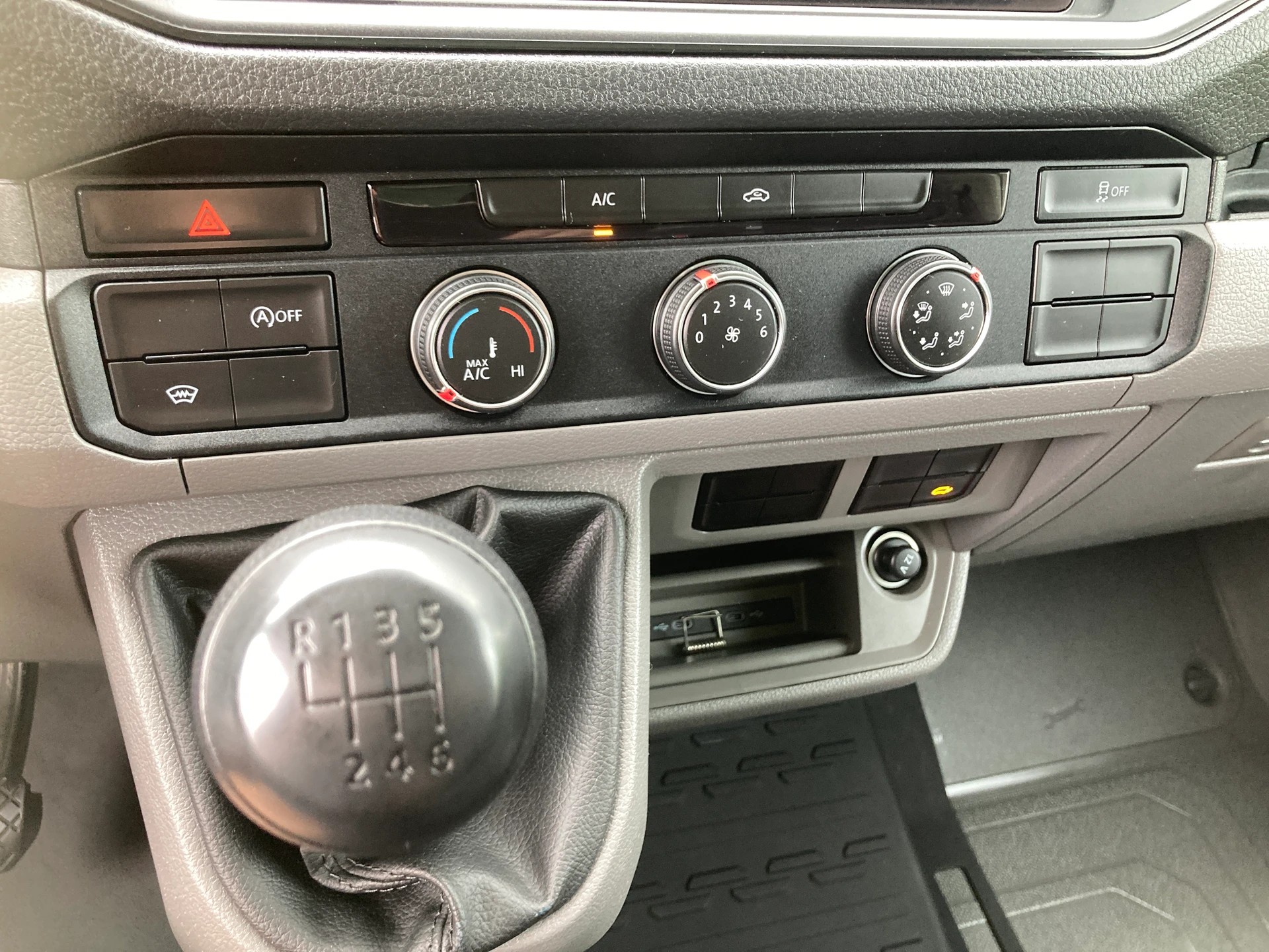 VW Crafter 35 2.0 BiTDI L4-image-11
