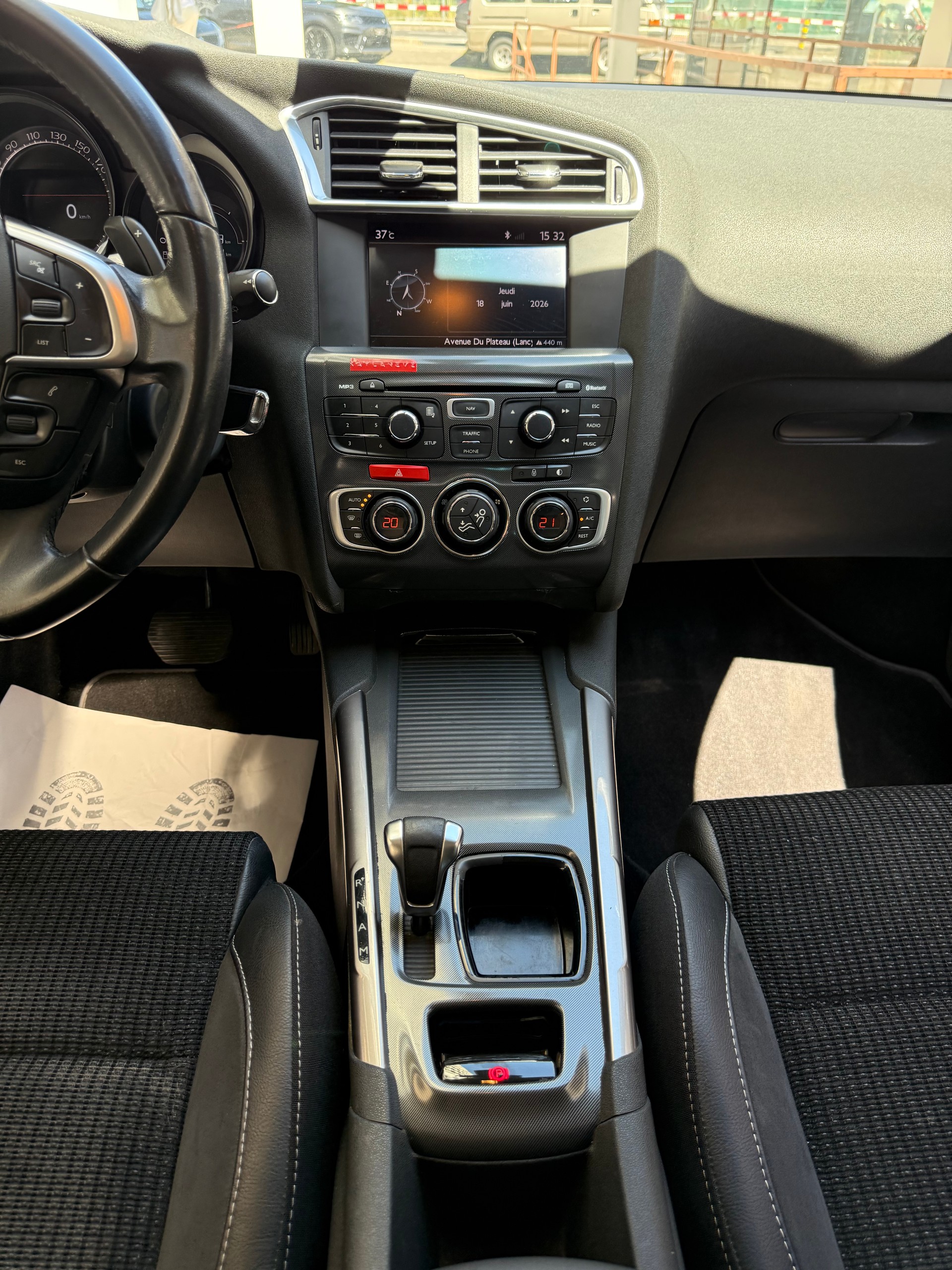 CITROEN C4 Berline 1.6 THP Séduction EGS6-image-11