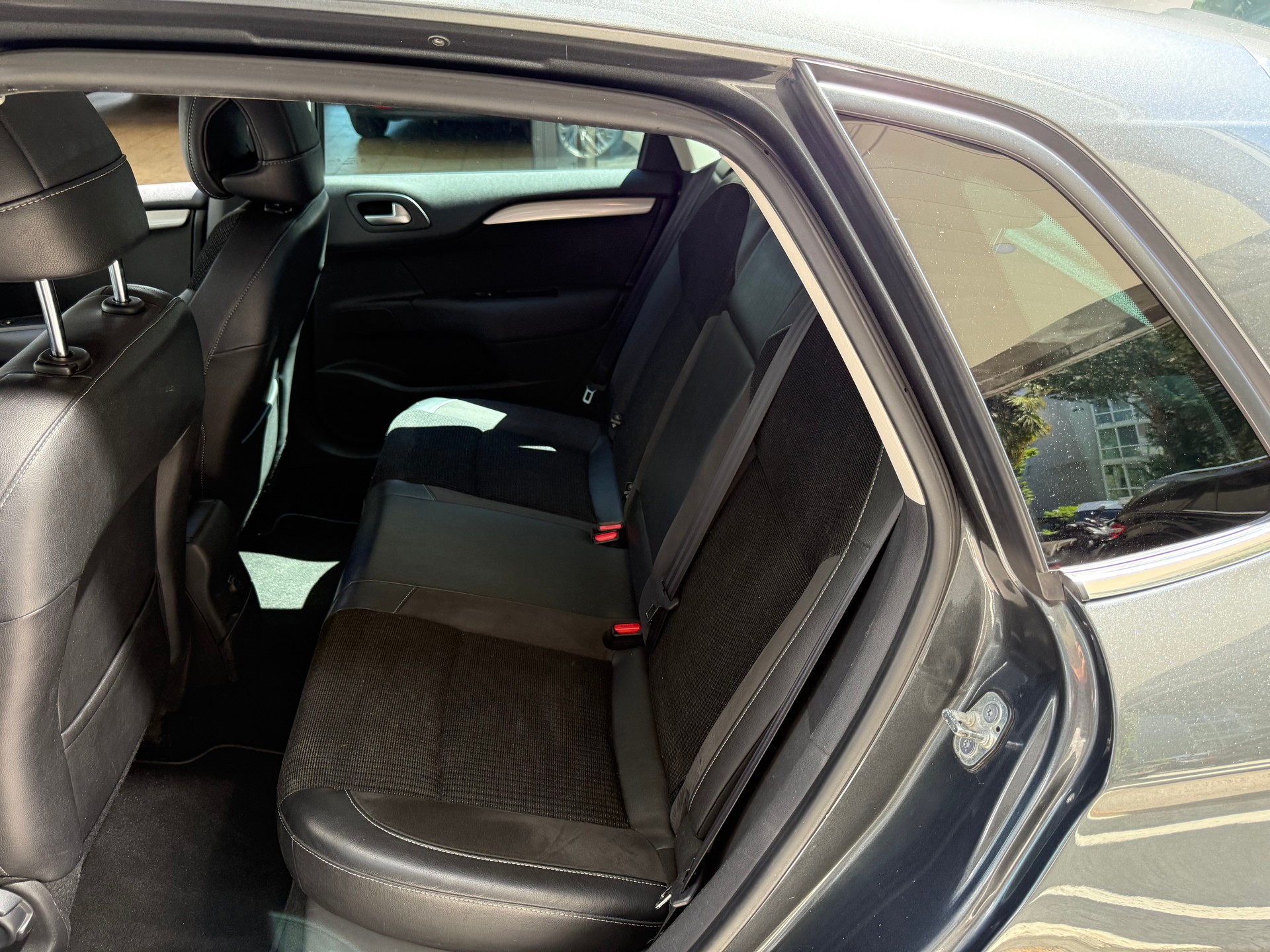 CITROEN C4 Berline 1.6 THP Séduction EGS6-image-8