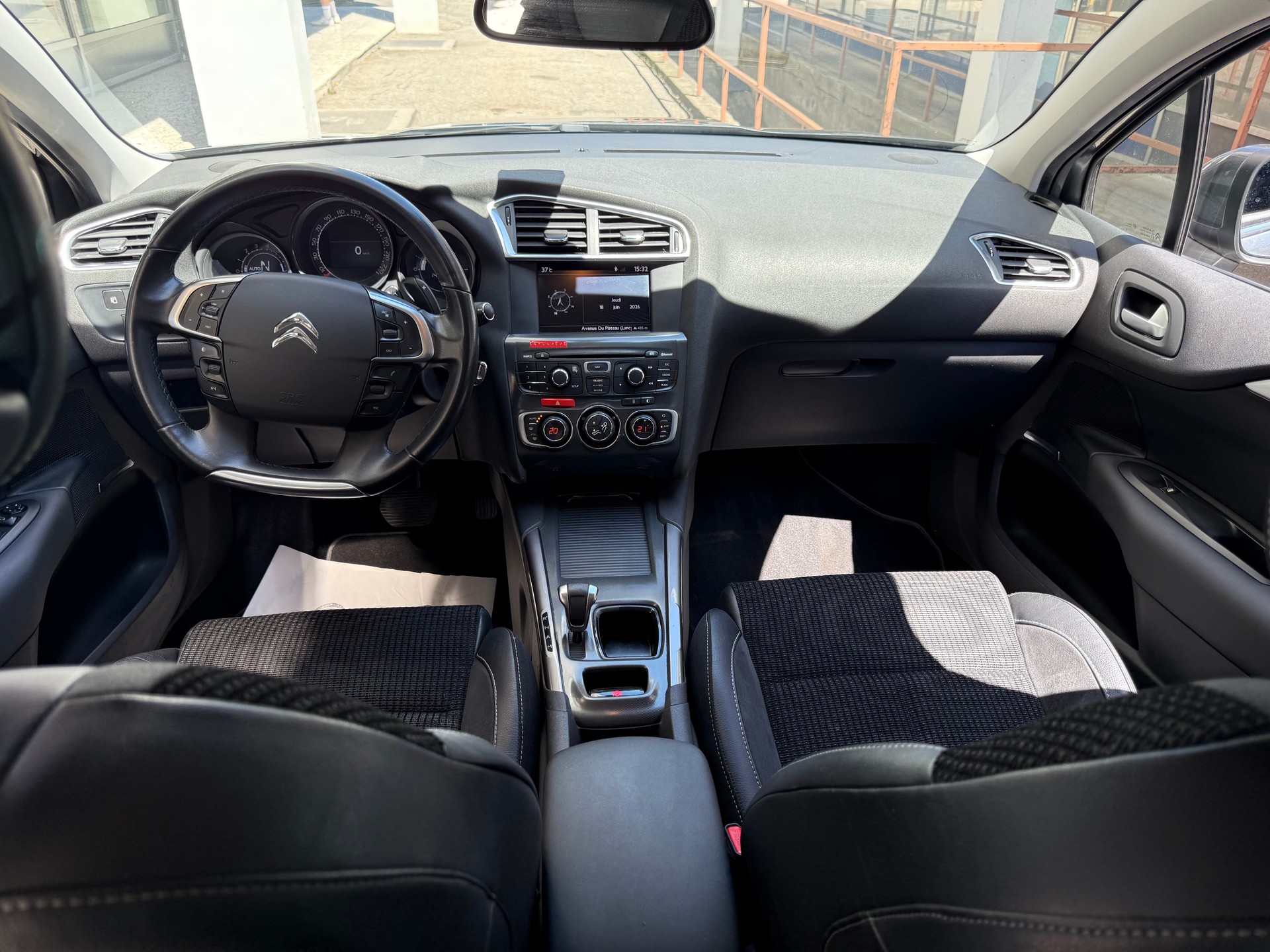 CITROEN C4 Berline 1.6 THP Séduction EGS6-image-10