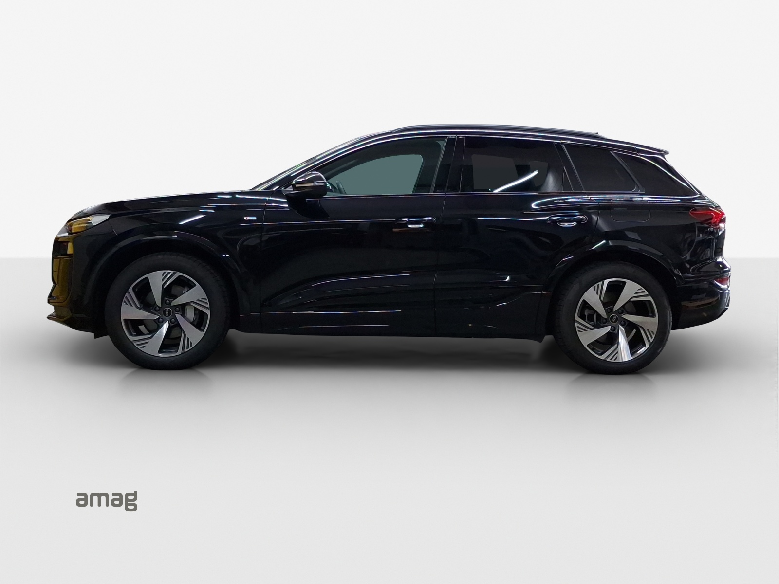 AUDI Q6 e-tron quattro-image-1