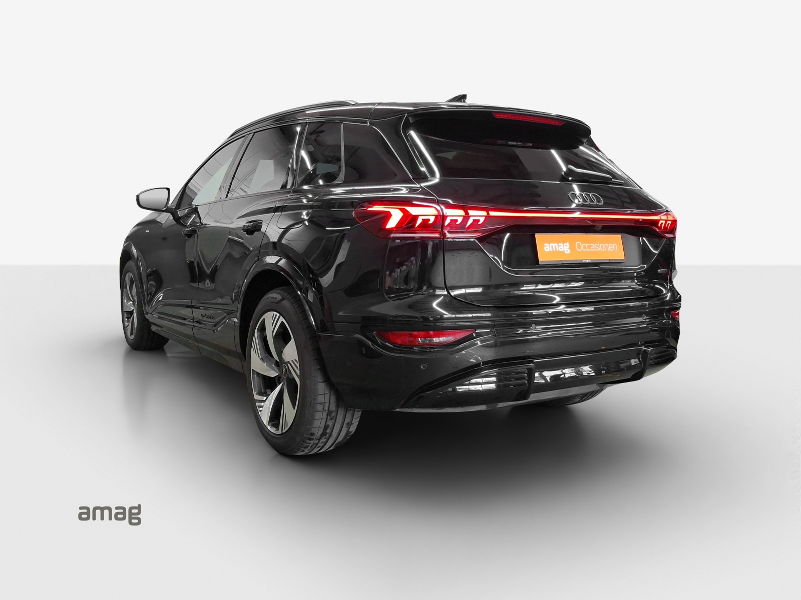 AUDI Q6 e-tron quattro-image-2