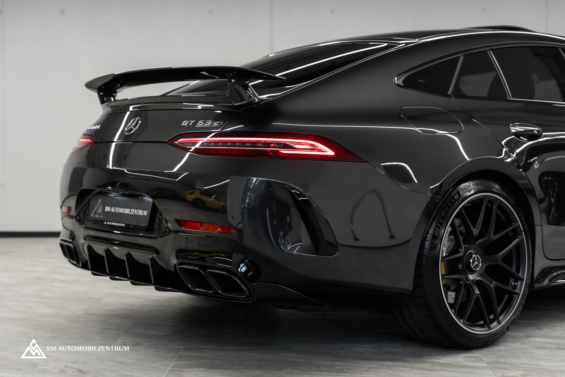 MERCEDES-BENZ AMG GT 63 S 4matic+ / Aeropaket / Carbon / Panorama / Sitzbelüftung-image-8