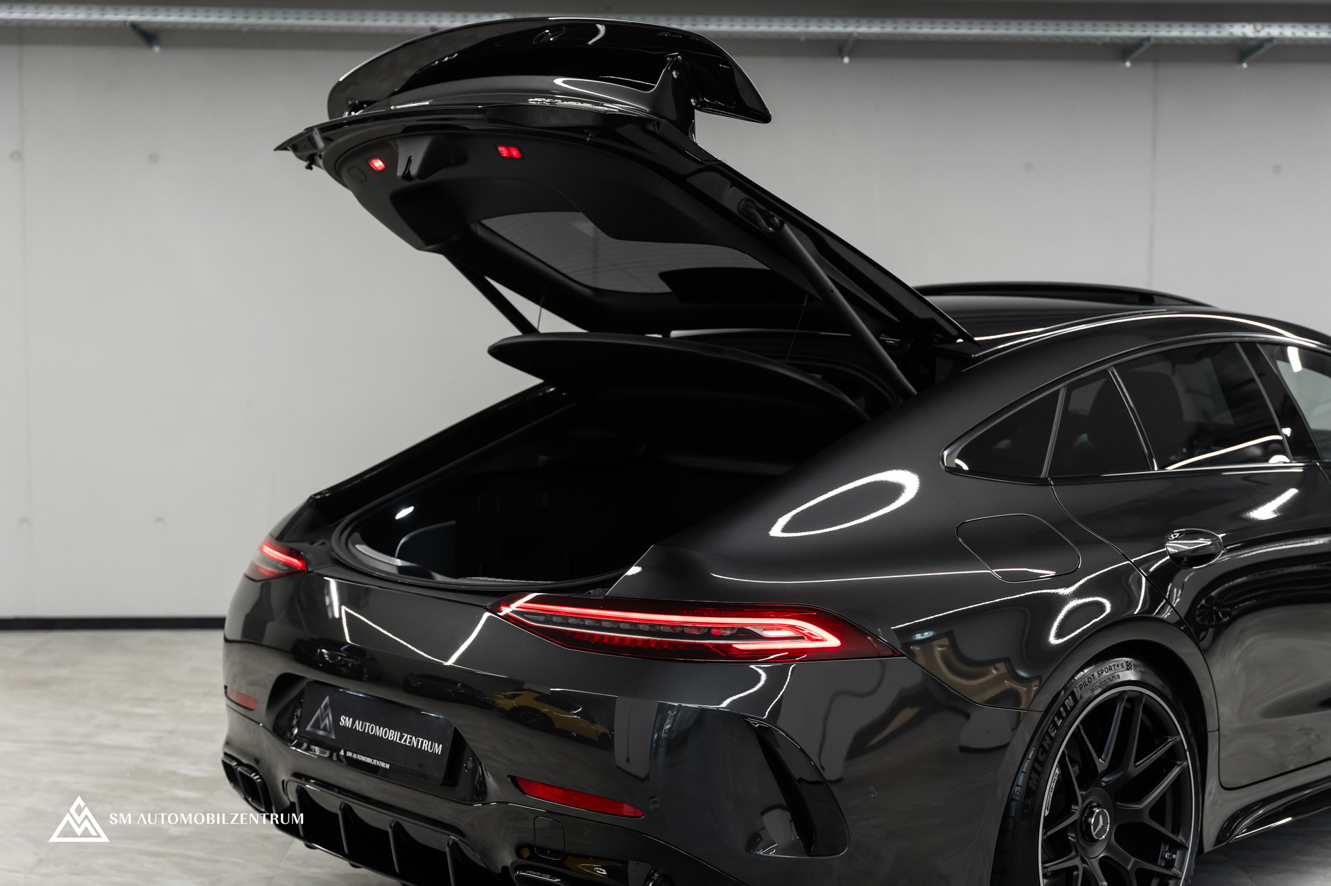 MERCEDES-BENZ AMG GT 63 S 4matic+ / Aeropaket / Carbon / Panorama / Sitzbelüftung-image-11