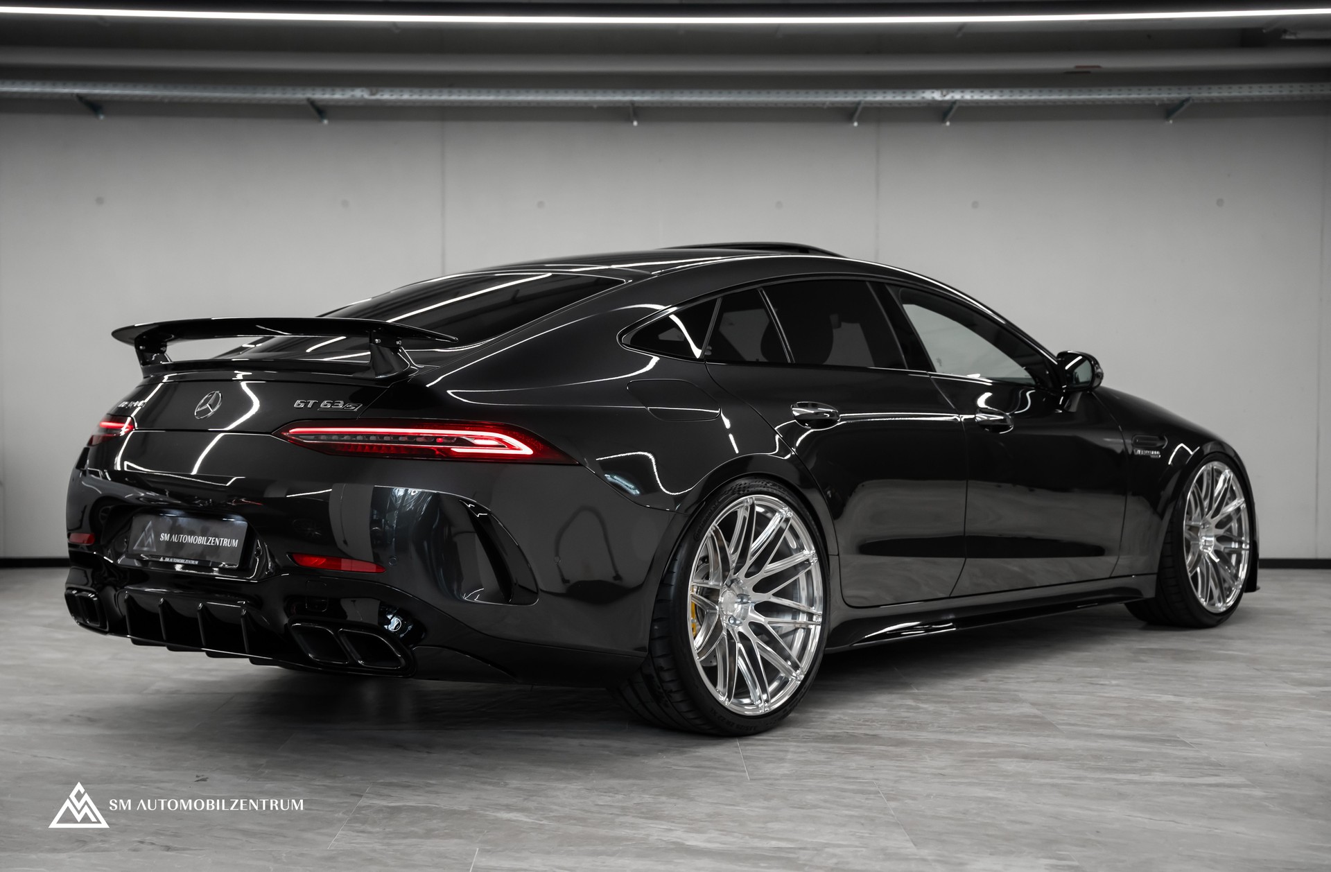 MERCEDES-BENZ AMG GT 63 S 4matic+ / Aeropaket / Carbon / Standheizung / Sitzbelüftung-showroom-element-1